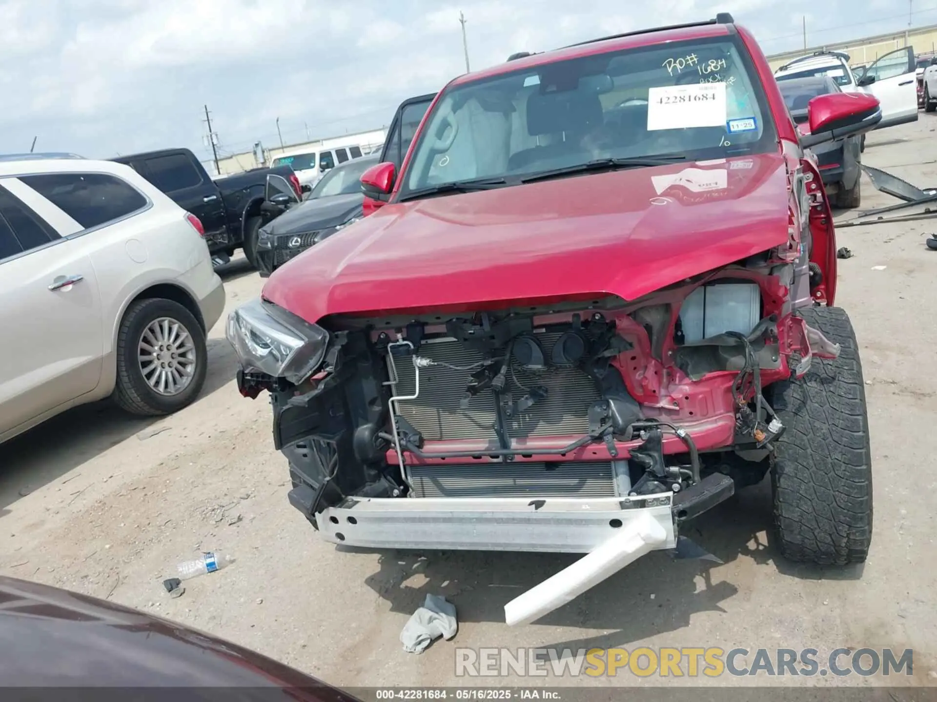 13 Photograph of a damaged car JTEFU5JR6N5256190 TOYOTA 4RUNNER 2022