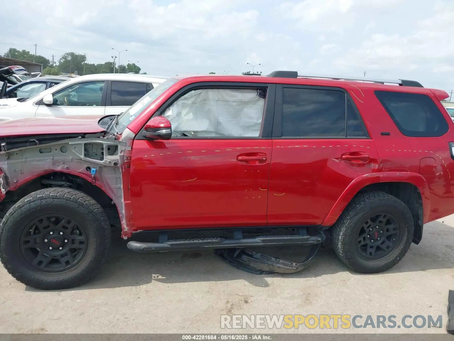 15 Photograph of a damaged car JTEFU5JR6N5256190 TOYOTA 4RUNNER 2022