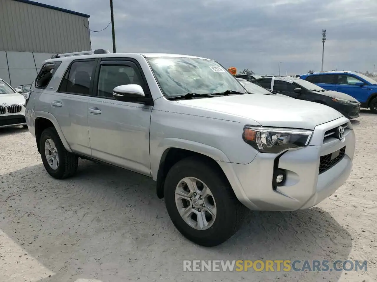4 Photograph of a damaged car JTEFU5JR6N5268856 TOYOTA 4RUNNER 2022