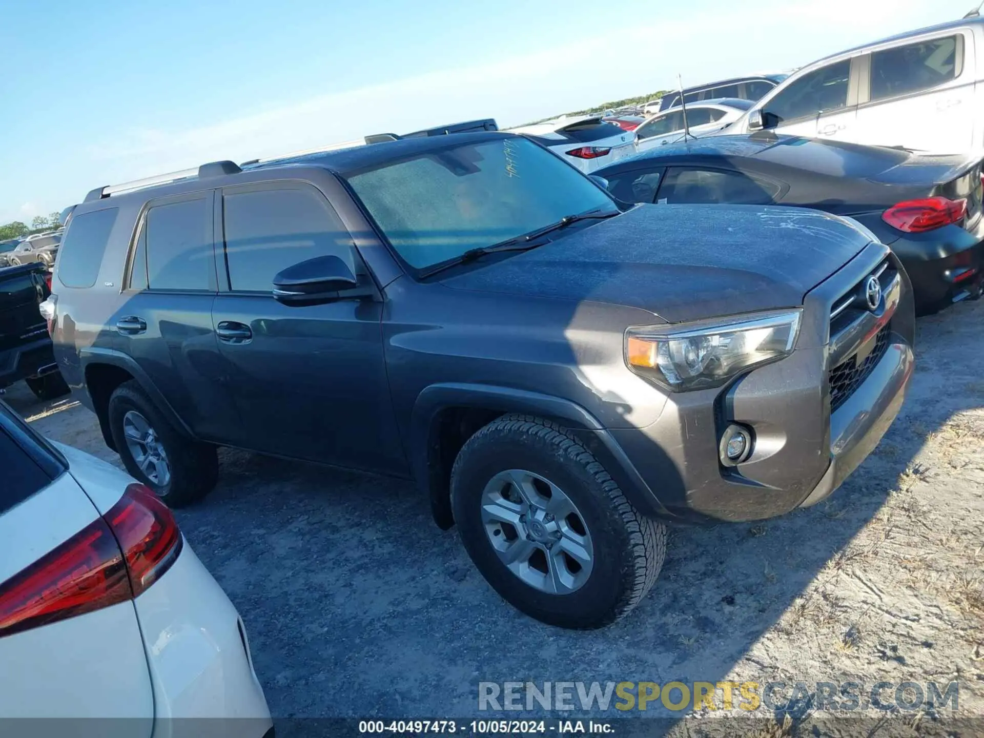 1 Photograph of a damaged car JTEFU5JRXN5270495 TOYOTA 4RUNNER 2022