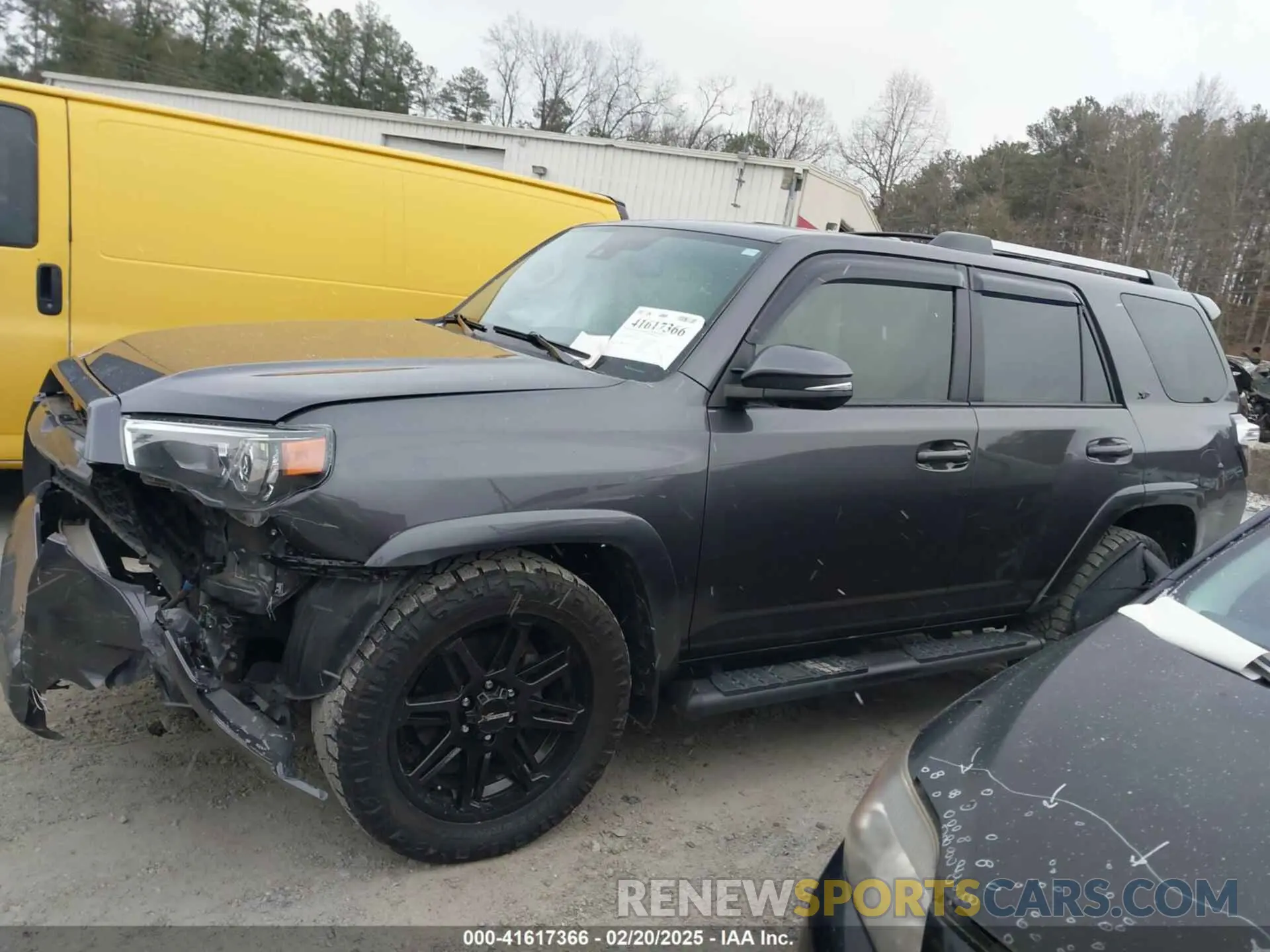 14 Photograph of a damaged car JTEFU5JRXN5276202 TOYOTA 4RUNNER 2022