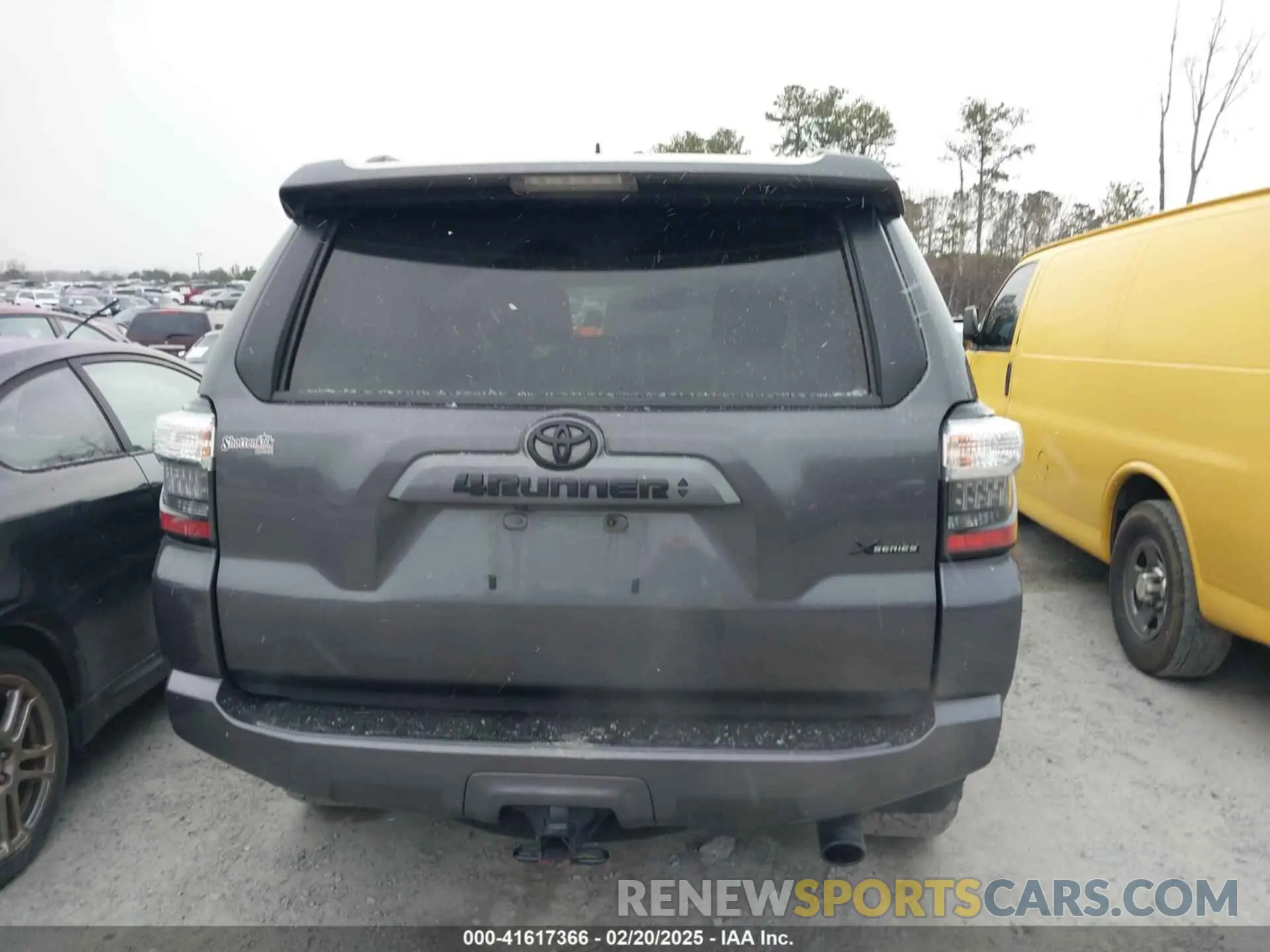 16 Photograph of a damaged car JTEFU5JRXN5276202 TOYOTA 4RUNNER 2022