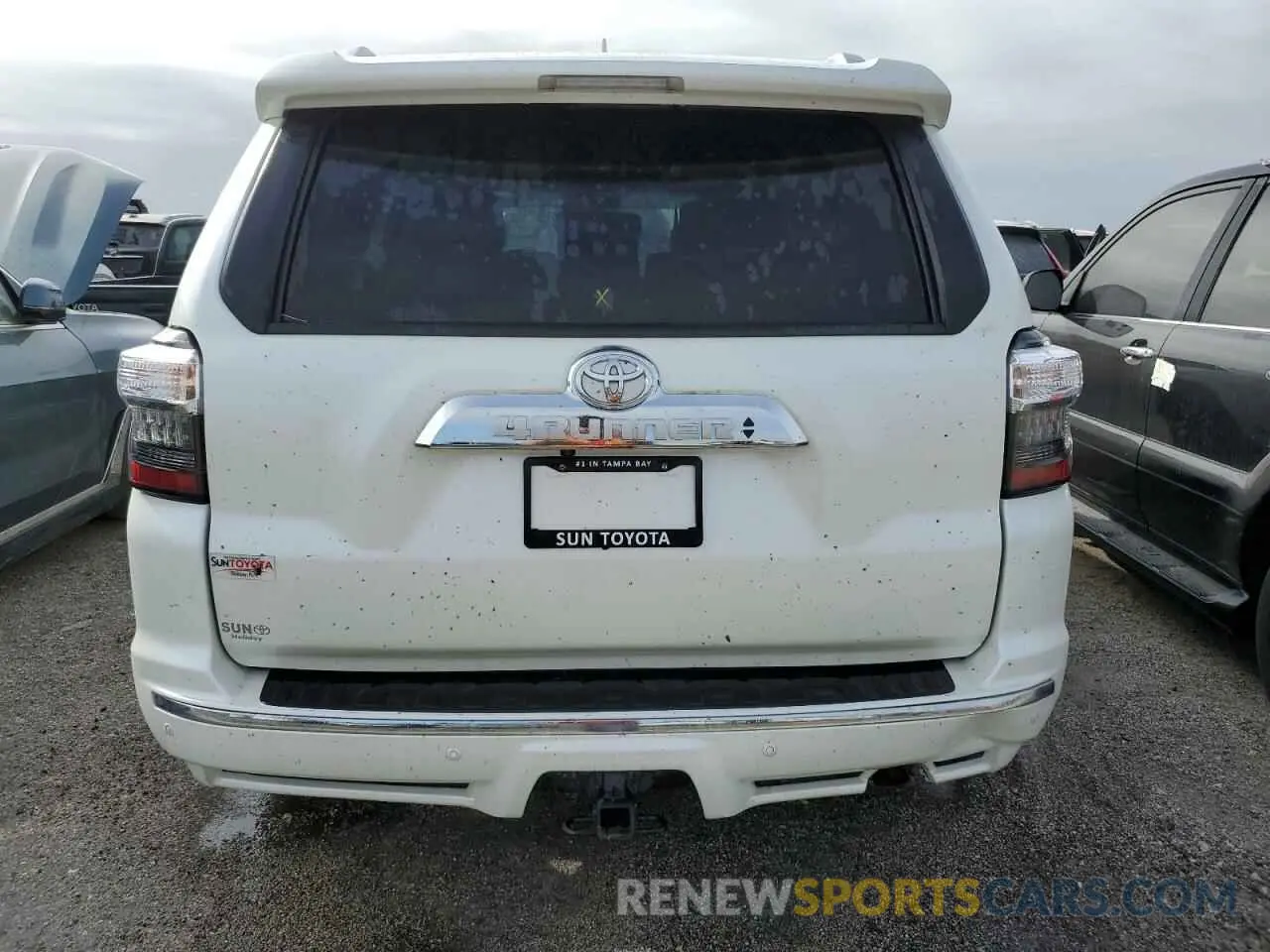 6 Photograph of a damaged car JTEKU5JR0N6000278 TOYOTA 4RUNNER 2022