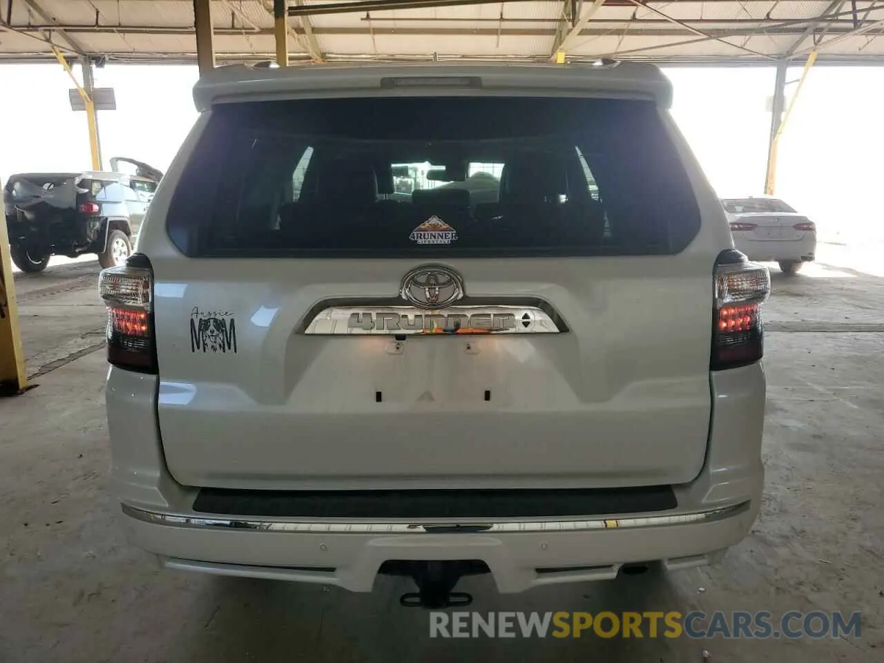 6 Photograph of a damaged car JTEKU5JR3N5994933 TOYOTA 4RUNNER 2022