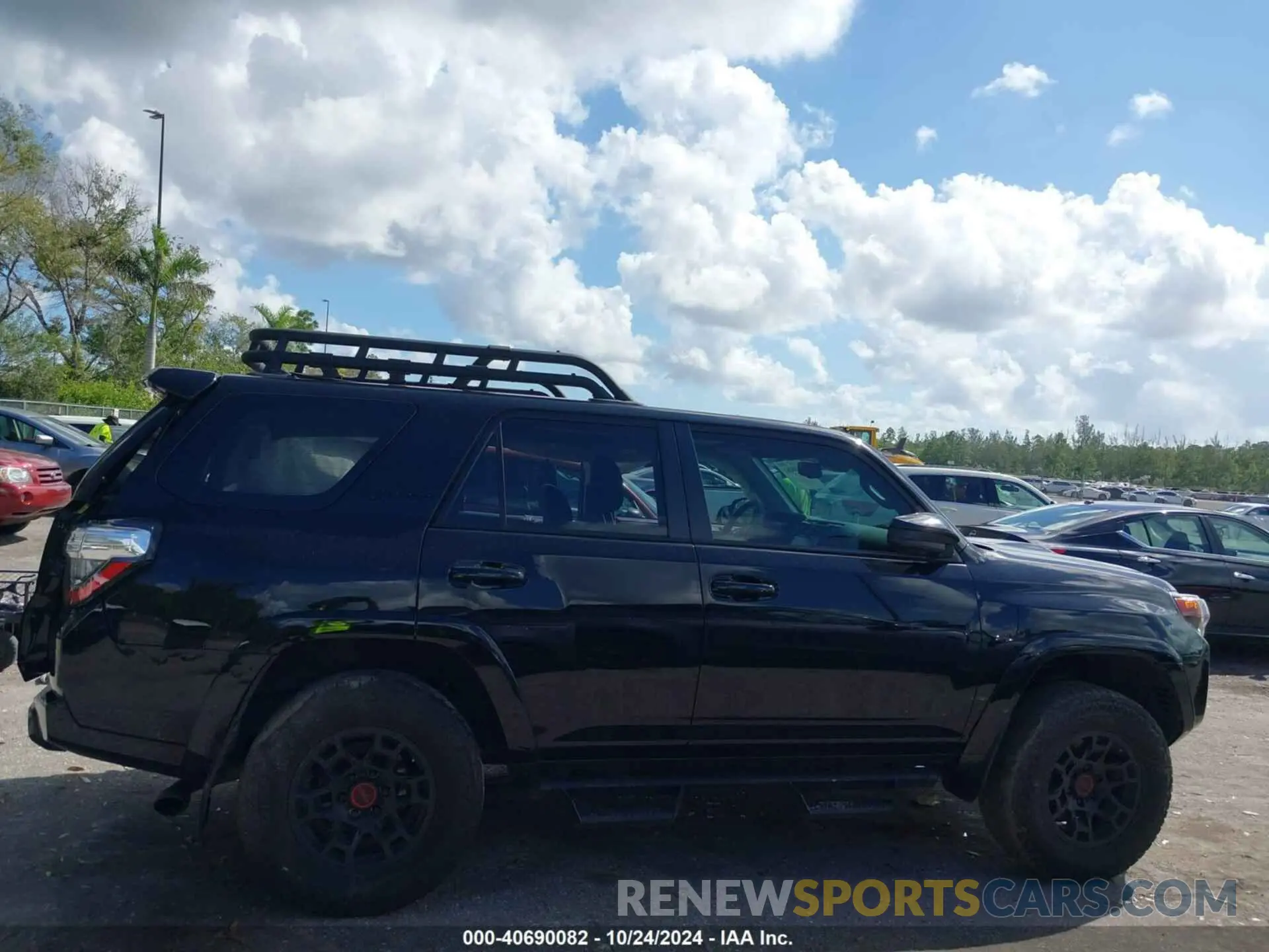 12 Фотография поврежденного автомобиля JTELU5JR1N5974653 TOYOTA 4RUNNER 2022