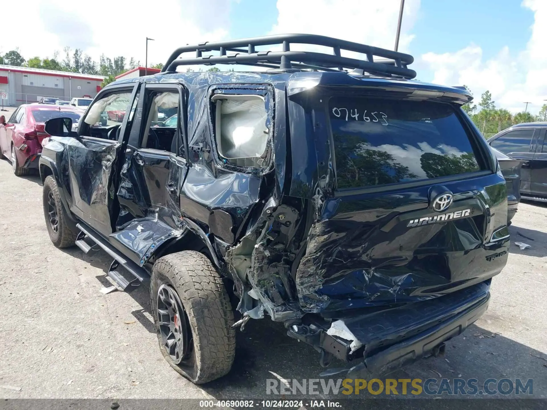 3 Фотография поврежденного автомобиля JTELU5JR1N5974653 TOYOTA 4RUNNER 2022