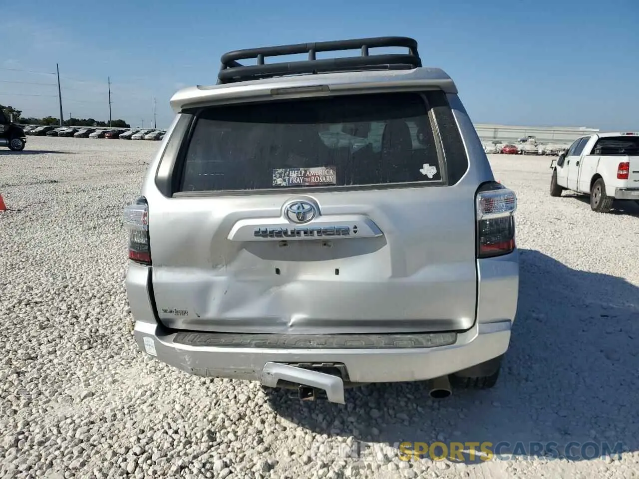 6 Photograph of a damaged car JTEMU5JR0N5983543 TOYOTA 4RUNNER 2022