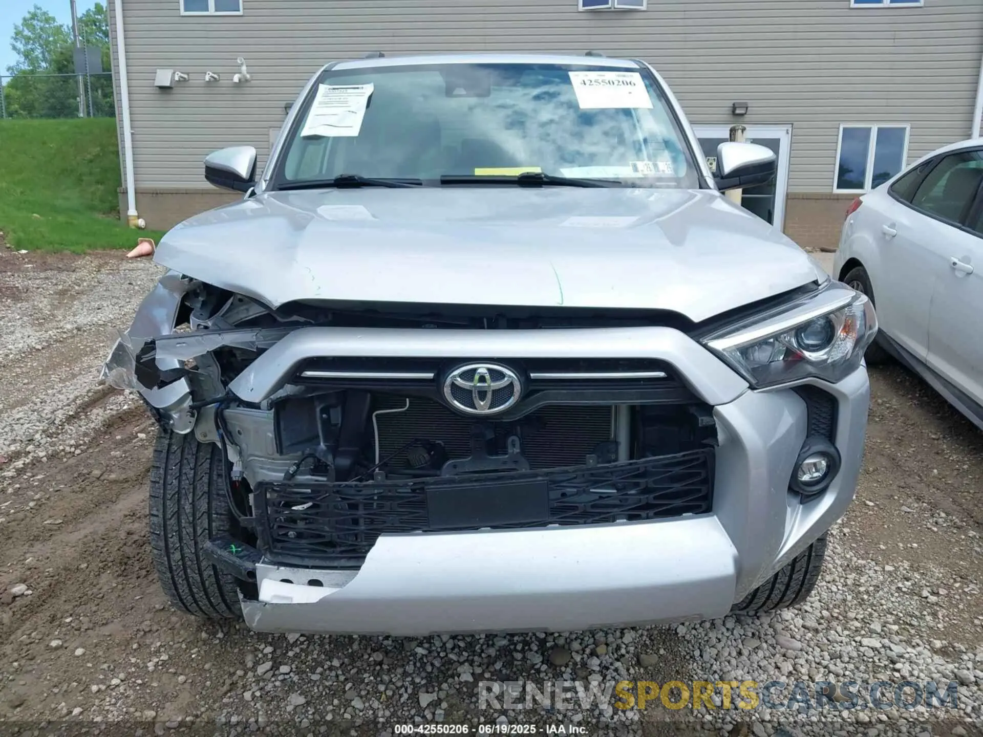 12 Photograph of a damaged car JTEMU5JR0N6000953 TOYOTA 4RUNNER 2022