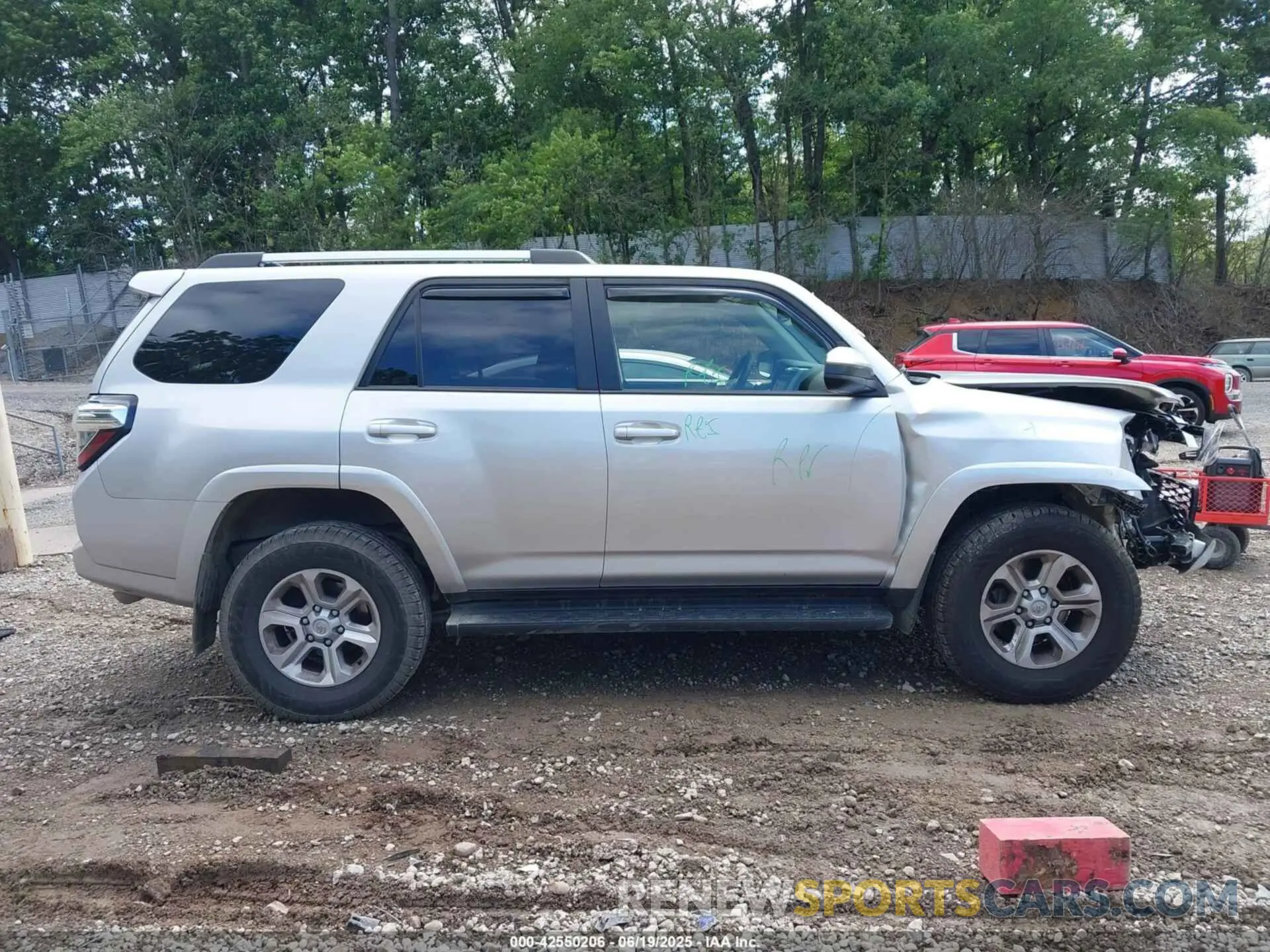 13 Photograph of a damaged car JTEMU5JR0N6000953 TOYOTA 4RUNNER 2022