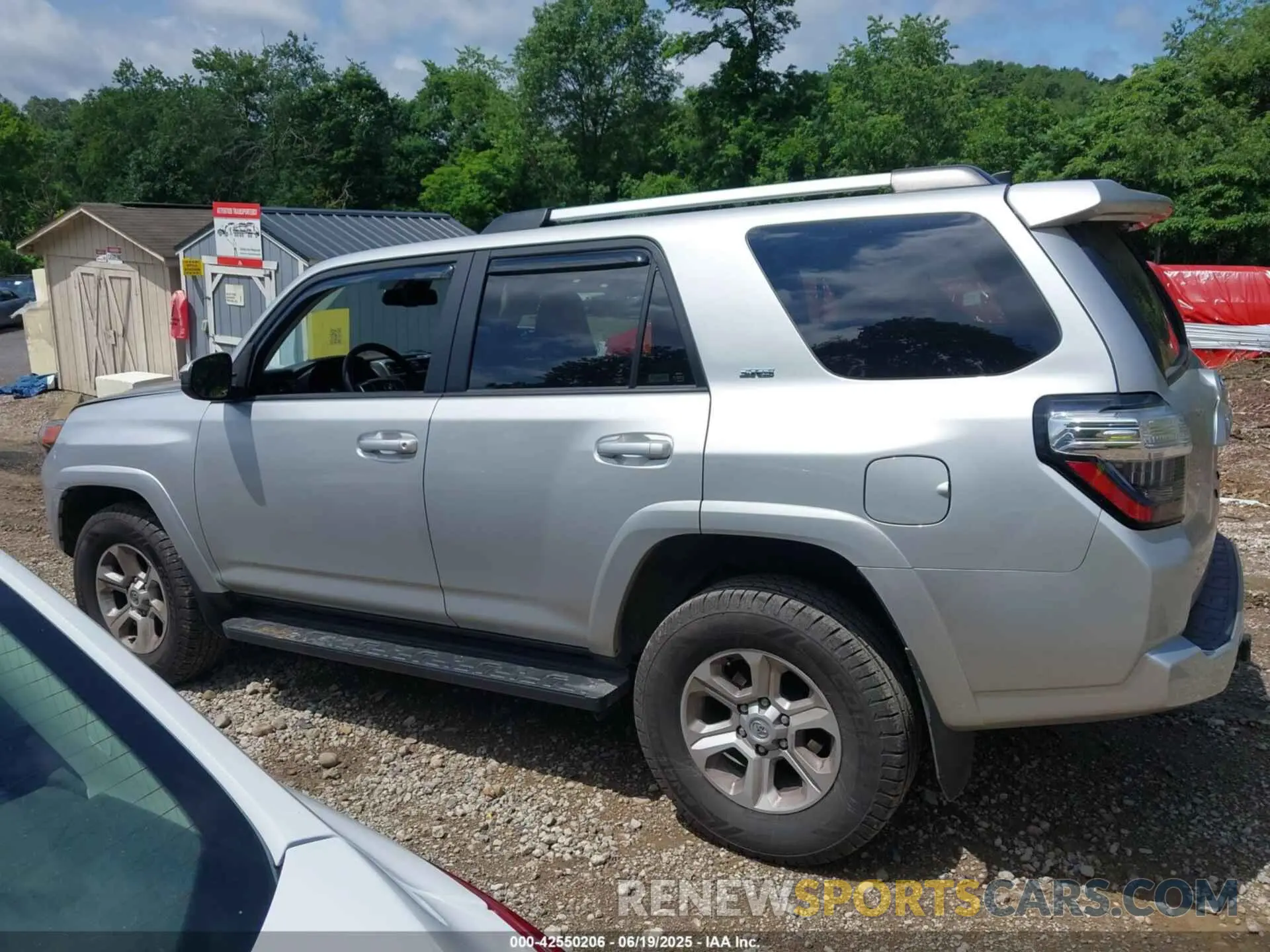 14 Photograph of a damaged car JTEMU5JR0N6000953 TOYOTA 4RUNNER 2022
