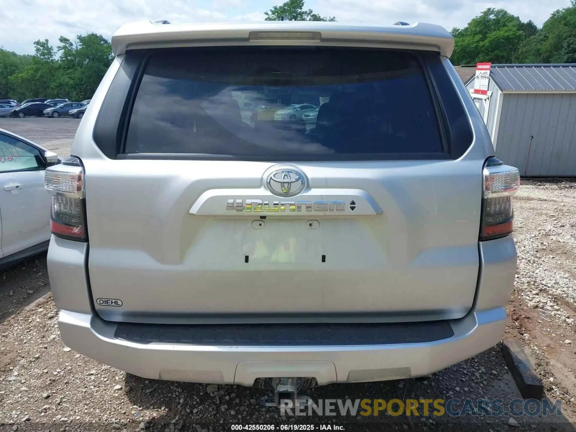 16 Photograph of a damaged car JTEMU5JR0N6000953 TOYOTA 4RUNNER 2022