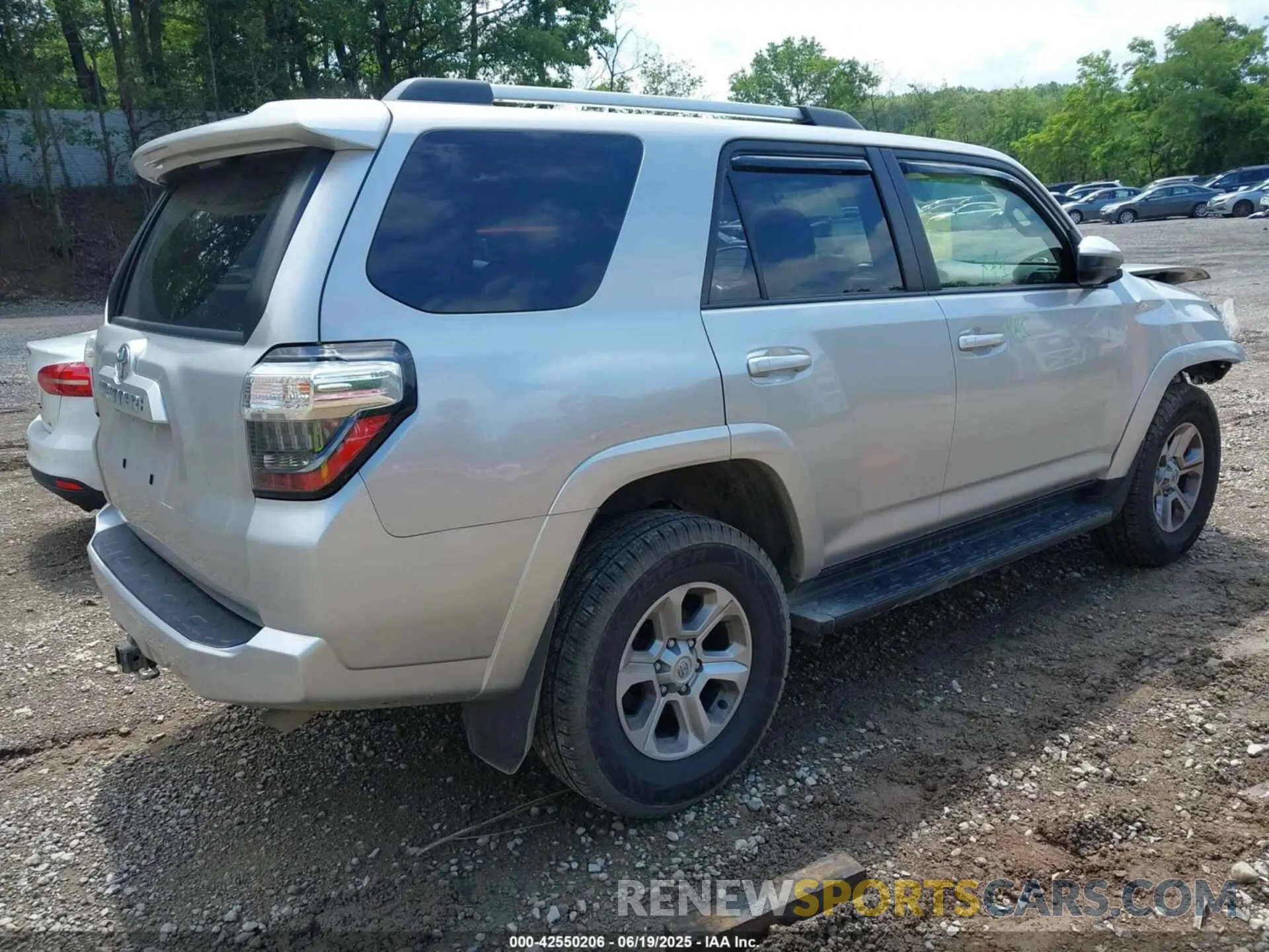 4 Photograph of a damaged car JTEMU5JR0N6000953 TOYOTA 4RUNNER 2022