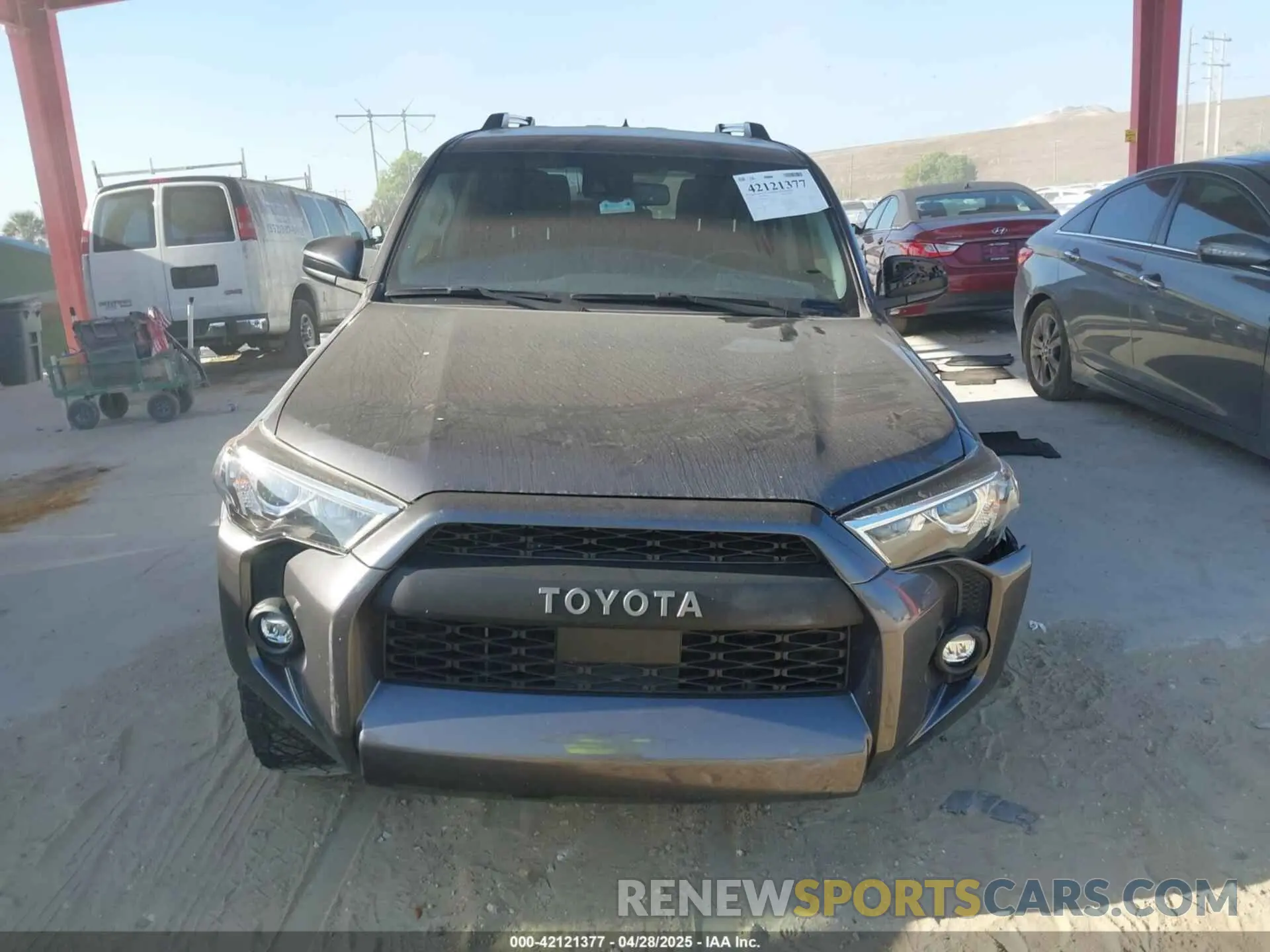 12 Photograph of a damaged car JTEMU5JR0N6039414 TOYOTA 4RUNNER 2022