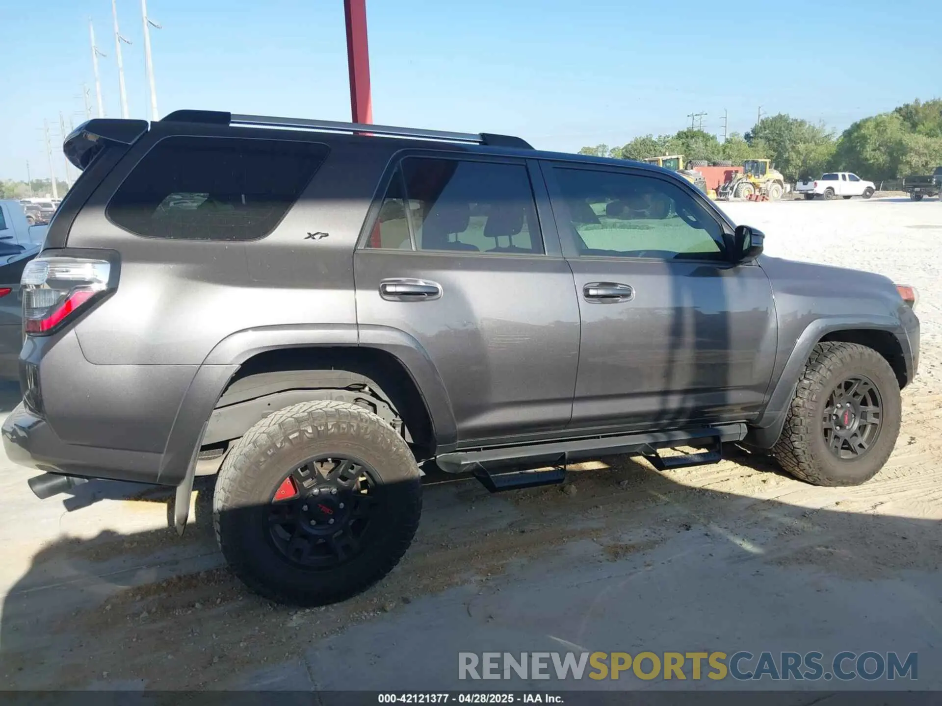 13 Photograph of a damaged car JTEMU5JR0N6039414 TOYOTA 4RUNNER 2022
