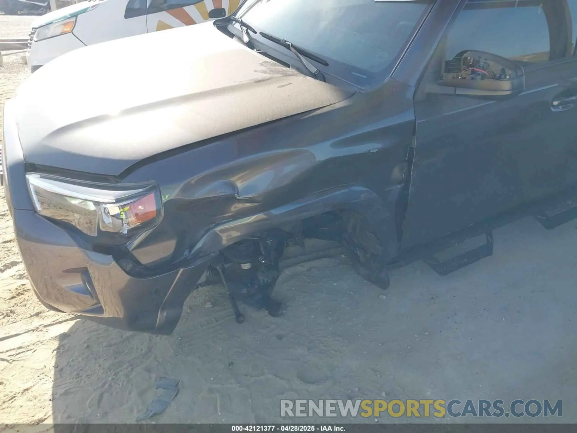 6 Photograph of a damaged car JTEMU5JR0N6039414 TOYOTA 4RUNNER 2022