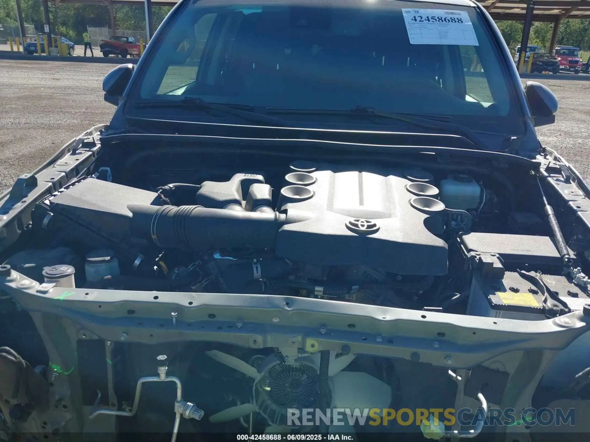 10 Photograph of a damaged car JTEMU5JR1N5980862 TOYOTA 4RUNNER 2022
