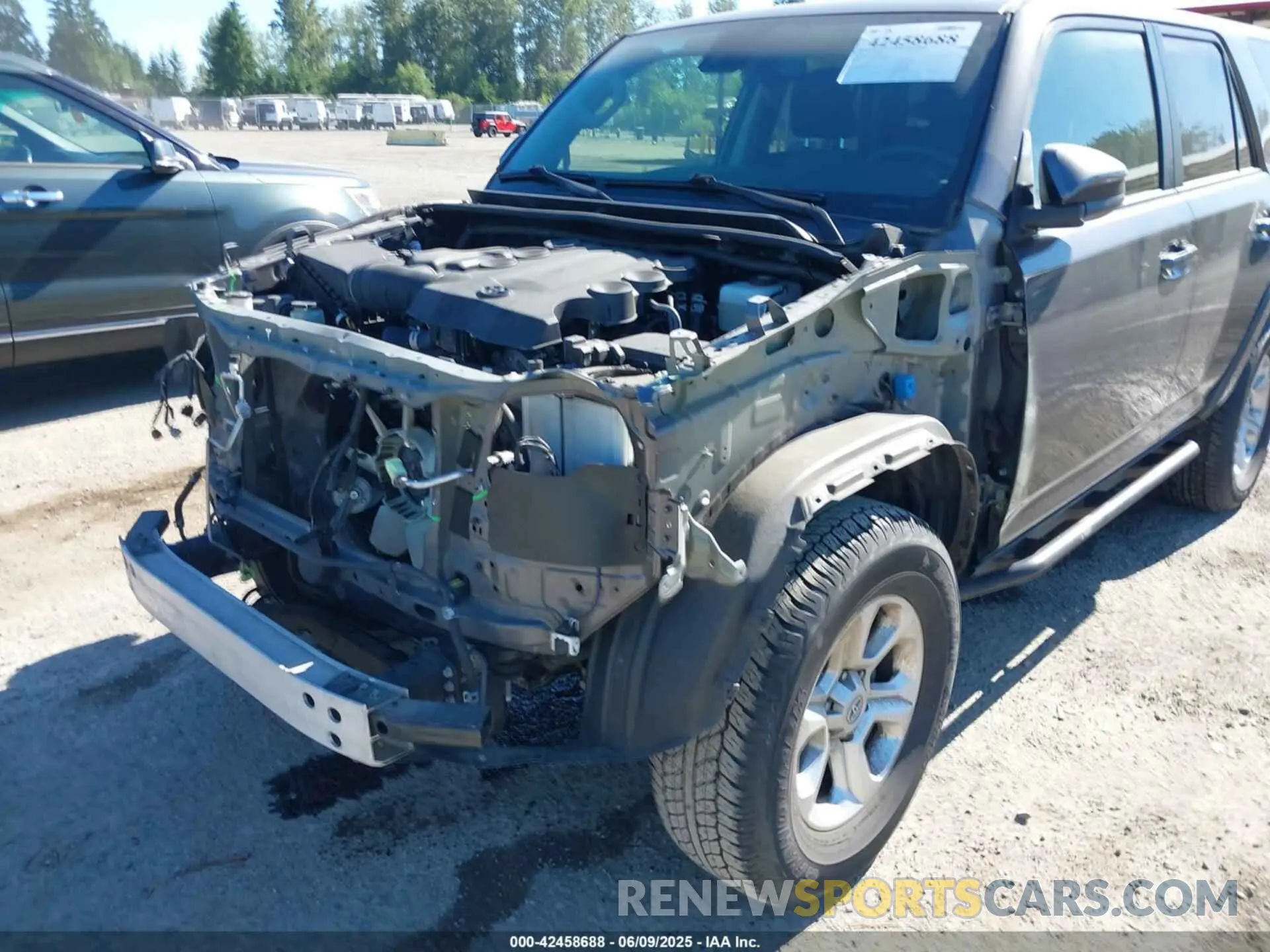 18 Photograph of a damaged car JTEMU5JR1N5980862 TOYOTA 4RUNNER 2022