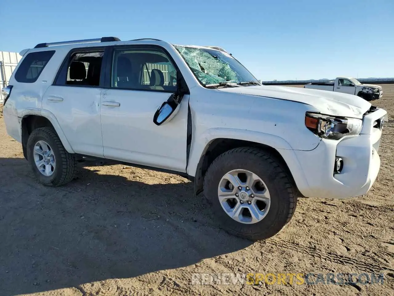 4 Photograph of a damaged car JTEMU5JR3N6036975 TOYOTA 4RUNNER 2022
