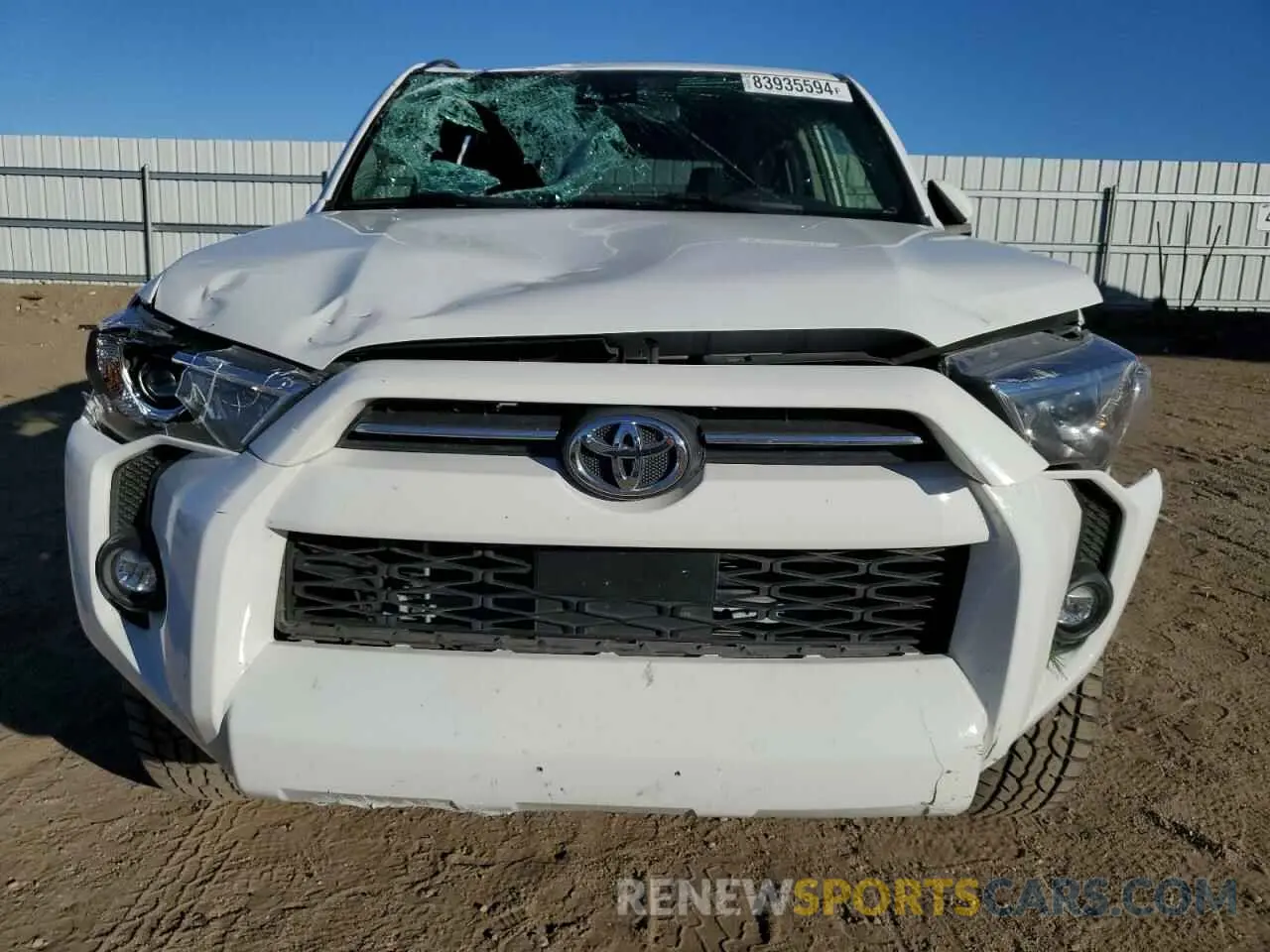 5 Photograph of a damaged car JTEMU5JR3N6036975 TOYOTA 4RUNNER 2022