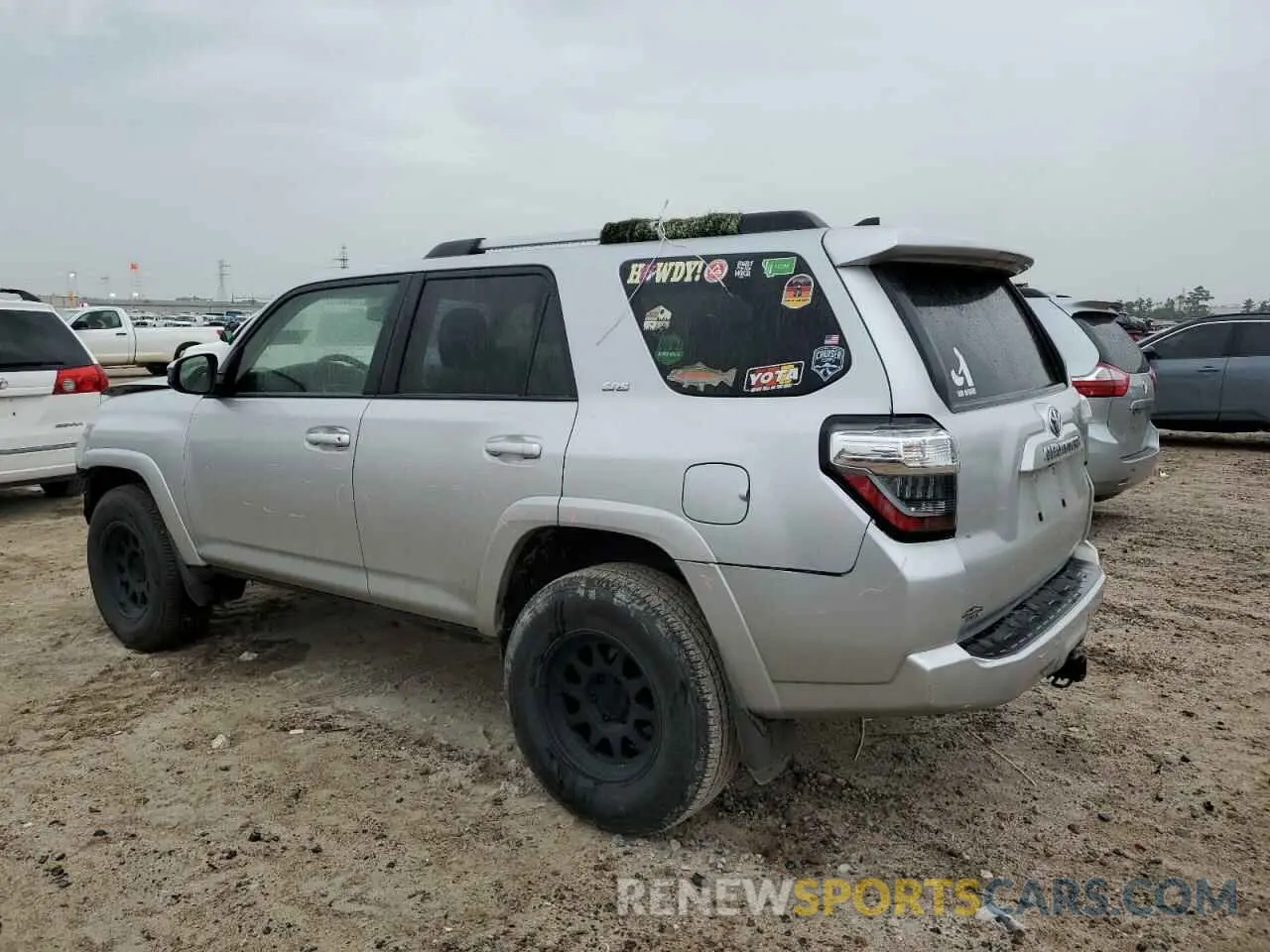 2 Photograph of a damaged car JTEMU5JR4N5982539 TOYOTA 4RUNNER 2022
