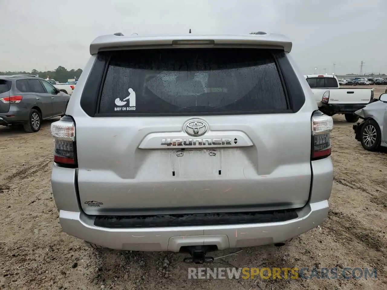 6 Photograph of a damaged car JTEMU5JR4N5982539 TOYOTA 4RUNNER 2022