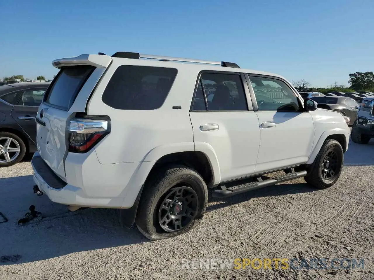 3 Фотография поврежденного автомобиля JTEMU5JR5N5980301 TOYOTA 4RUNNER 2022