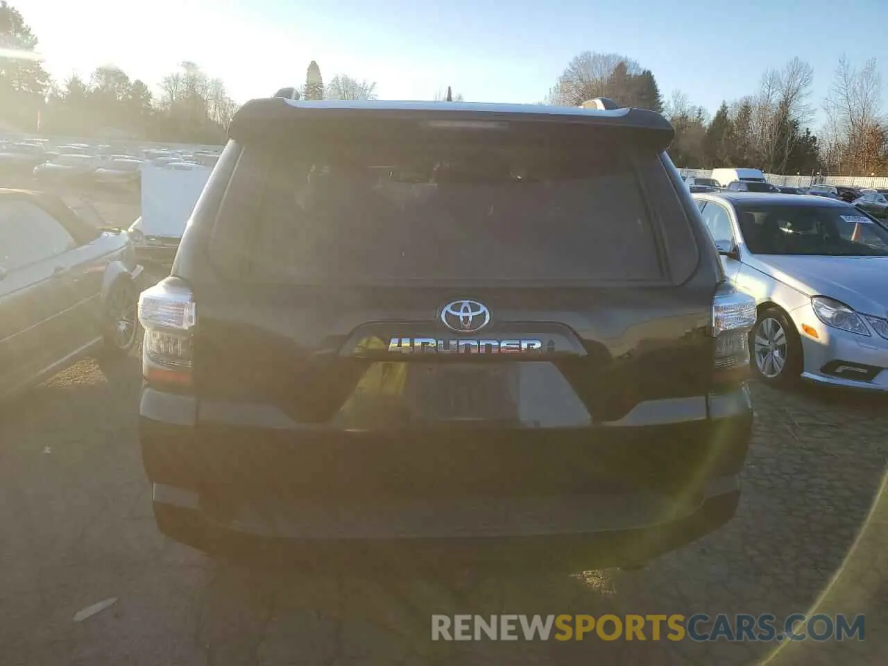 6 Фотография поврежденного автомобиля JTEMU5JR6N6065399 TOYOTA 4RUNNER 2022