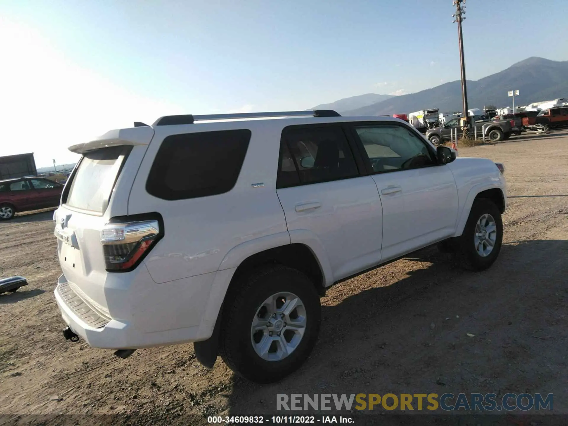 4 Фотография поврежденного автомобиля JTEMU5JR8N6021016 TOYOTA 4RUNNER 2022