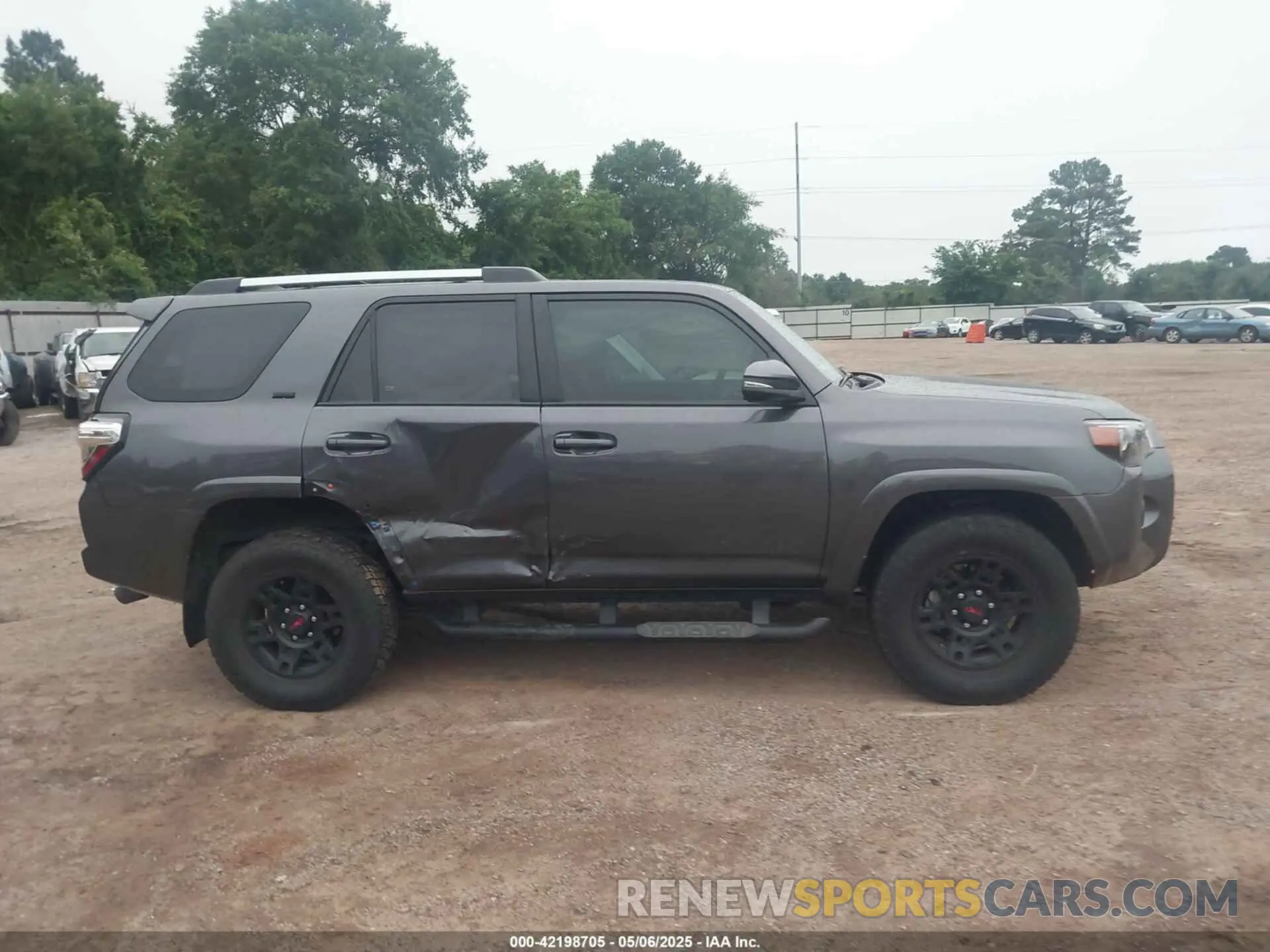 13 Фотография поврежденного автомобиля JTENU5JR0N5983420 TOYOTA 4RUNNER 2022