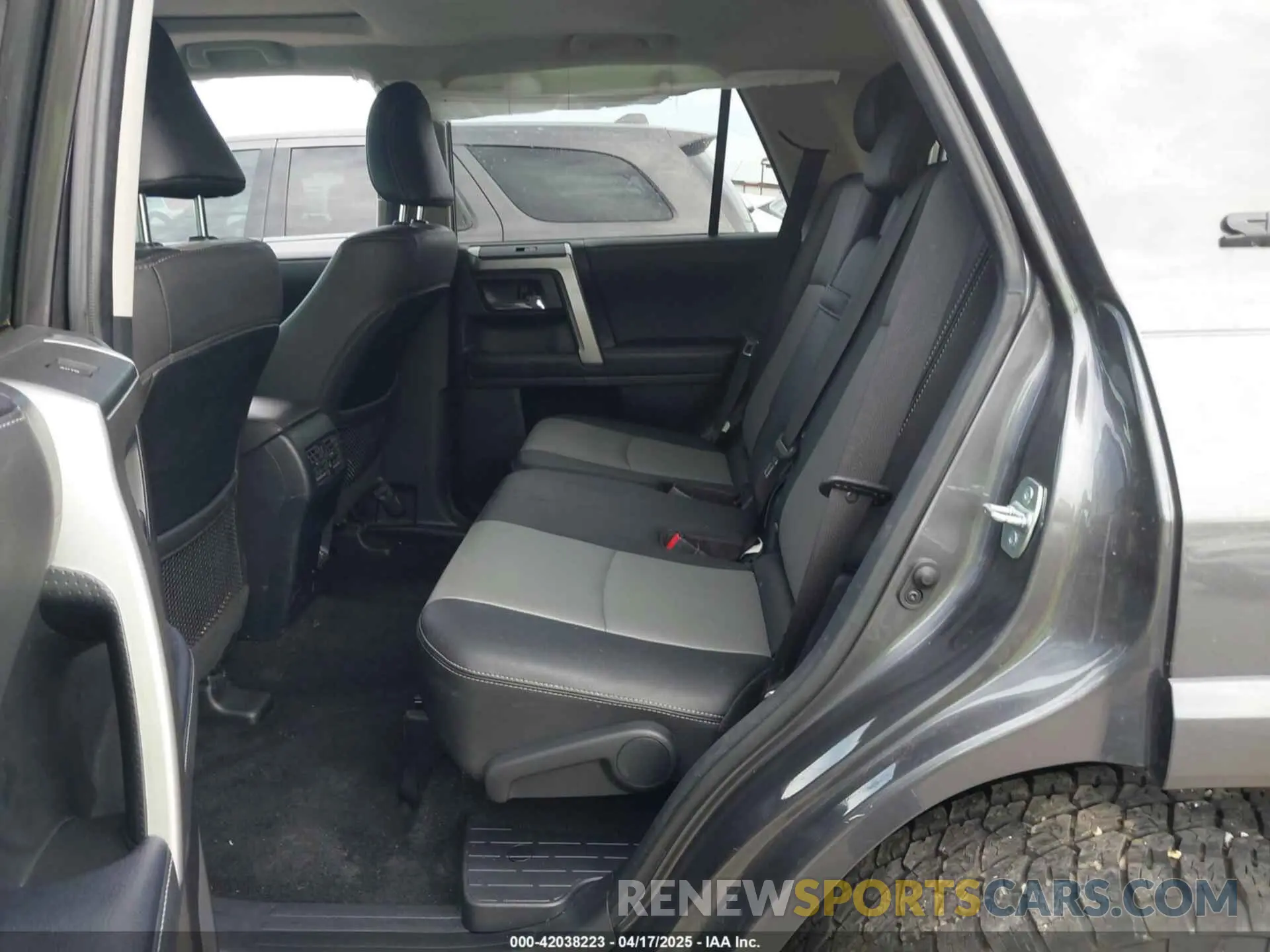 8 Фотография поврежденного автомобиля JTENU5JR0N6034346 TOYOTA 4RUNNER 2022