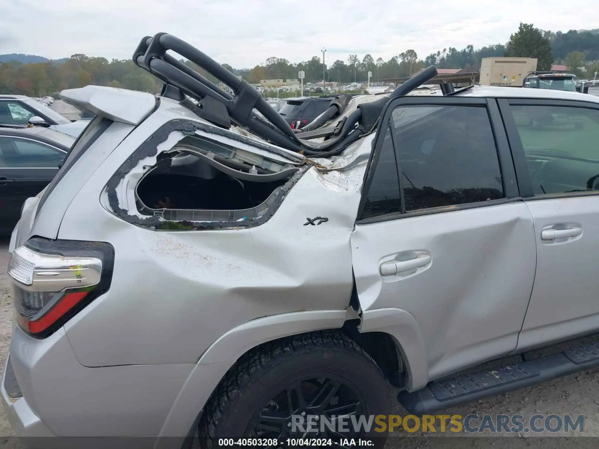 12 Photograph of a damaged car JTENU5JR0N6039434 TOYOTA 4RUNNER 2022