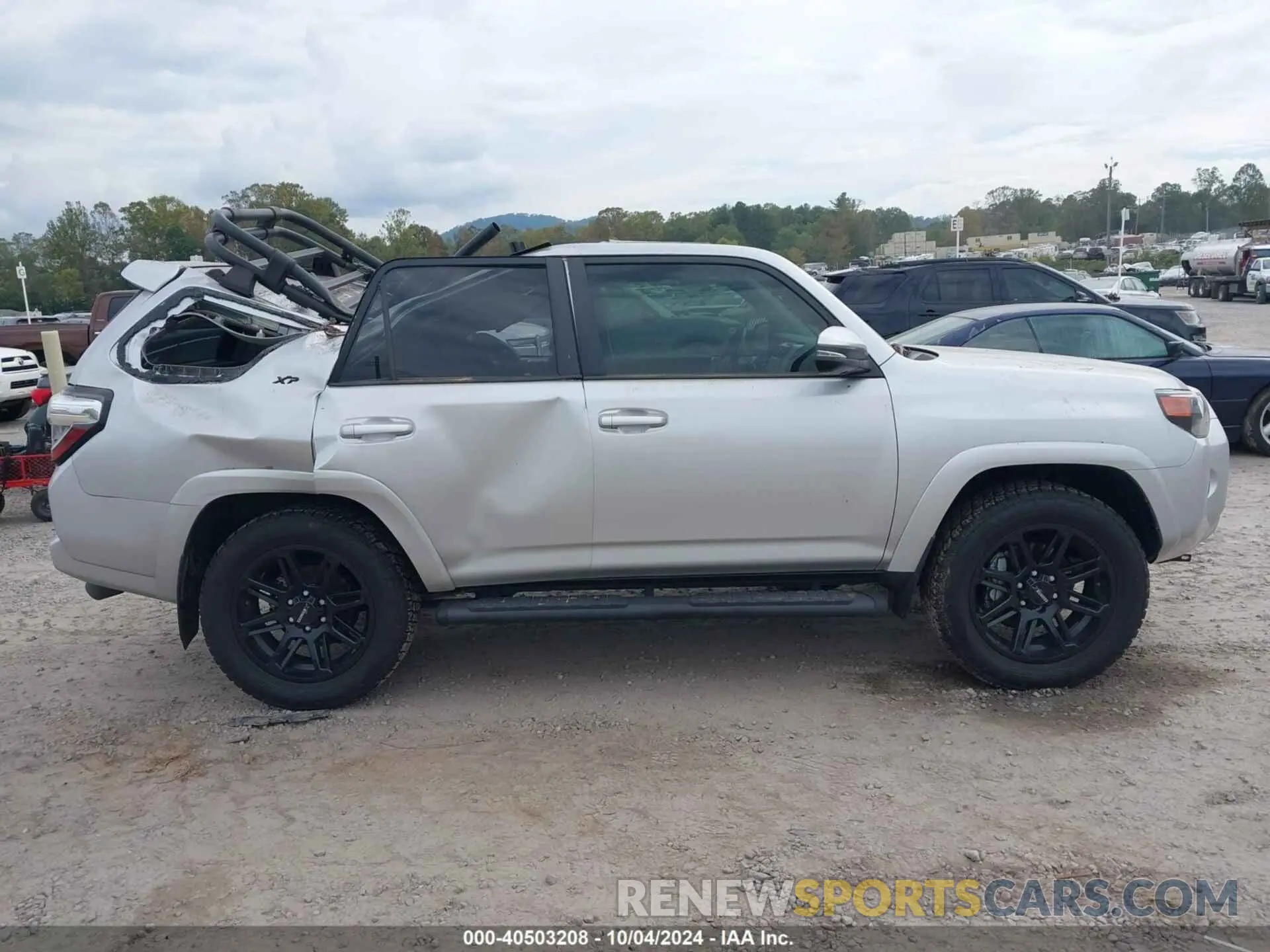 14 Photograph of a damaged car JTENU5JR0N6039434 TOYOTA 4RUNNER 2022