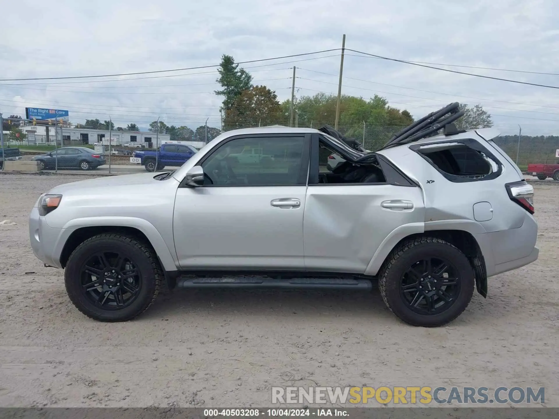 15 Photograph of a damaged car JTENU5JR0N6039434 TOYOTA 4RUNNER 2022