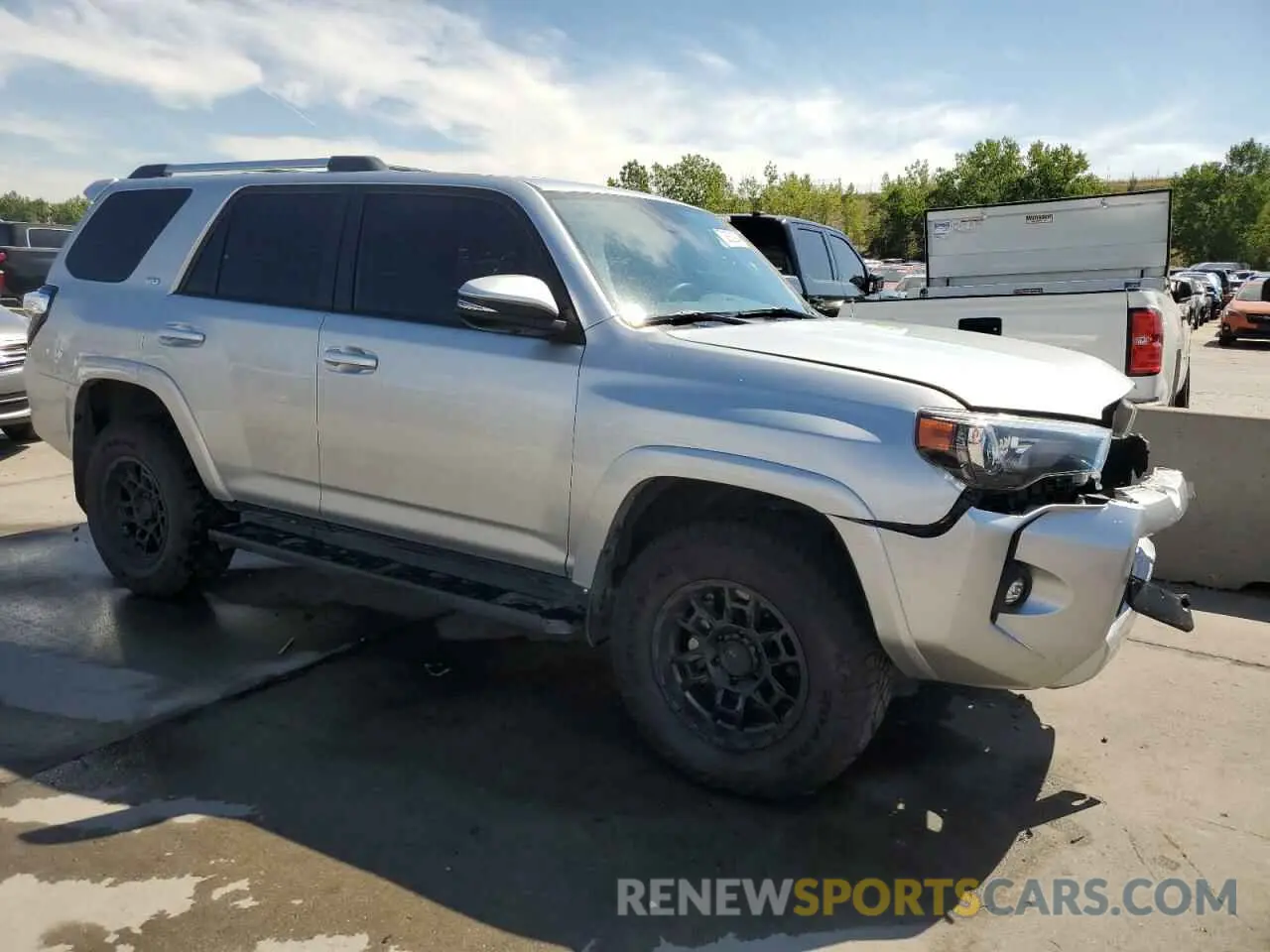 4 Photograph of a damaged car JTENU5JR2N5985864 TOYOTA 4RUNNER 2022