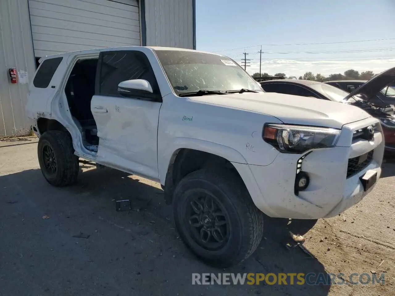 4 Photograph of a damaged car JTENU5JR3N6013135 TOYOTA 4RUNNER 2022