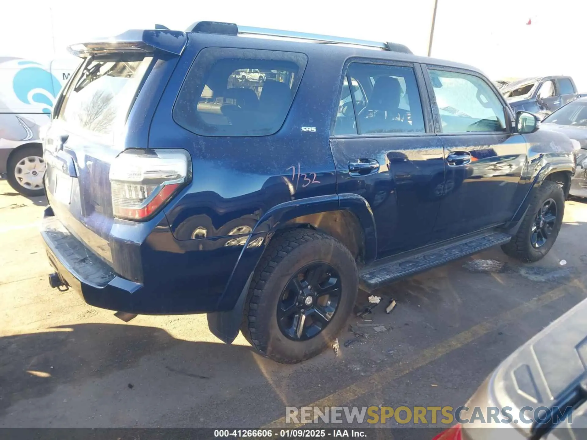 4 Photograph of a damaged car JTENU5JR5N6064538 TOYOTA 4RUNNER 2022
