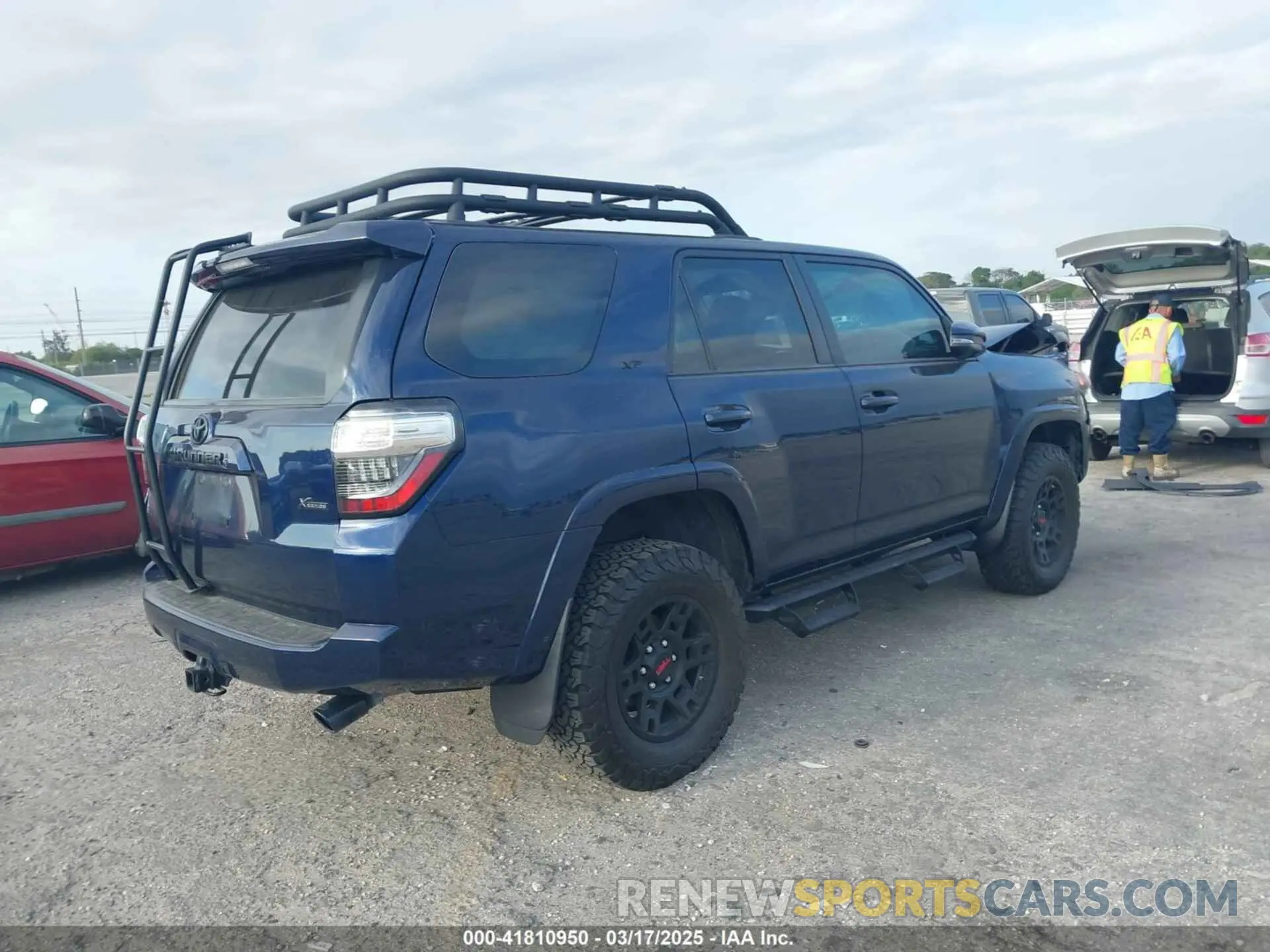 4 Photograph of a damaged car JTENU5JR7N6030990 TOYOTA 4RUNNER 2022