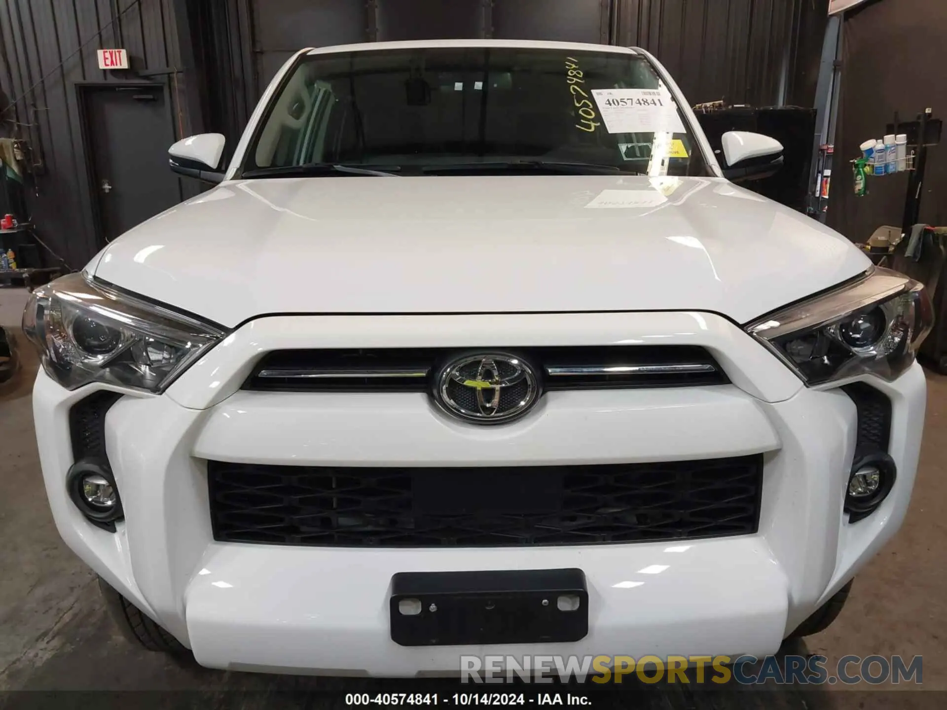 13 Photograph of a damaged car JTENU5JR7N6083964 TOYOTA 4RUNNER 2022