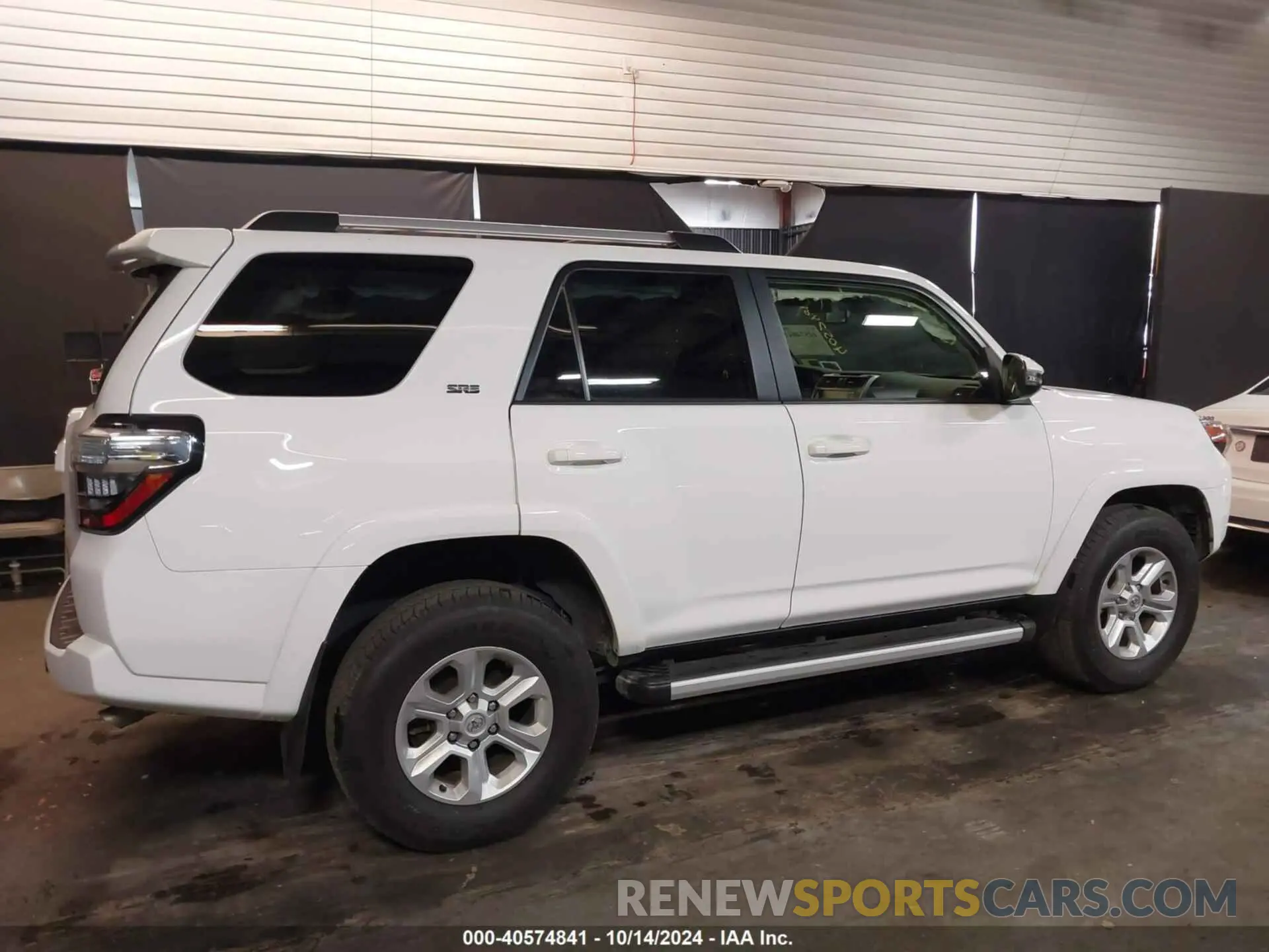 14 Photograph of a damaged car JTENU5JR7N6083964 TOYOTA 4RUNNER 2022