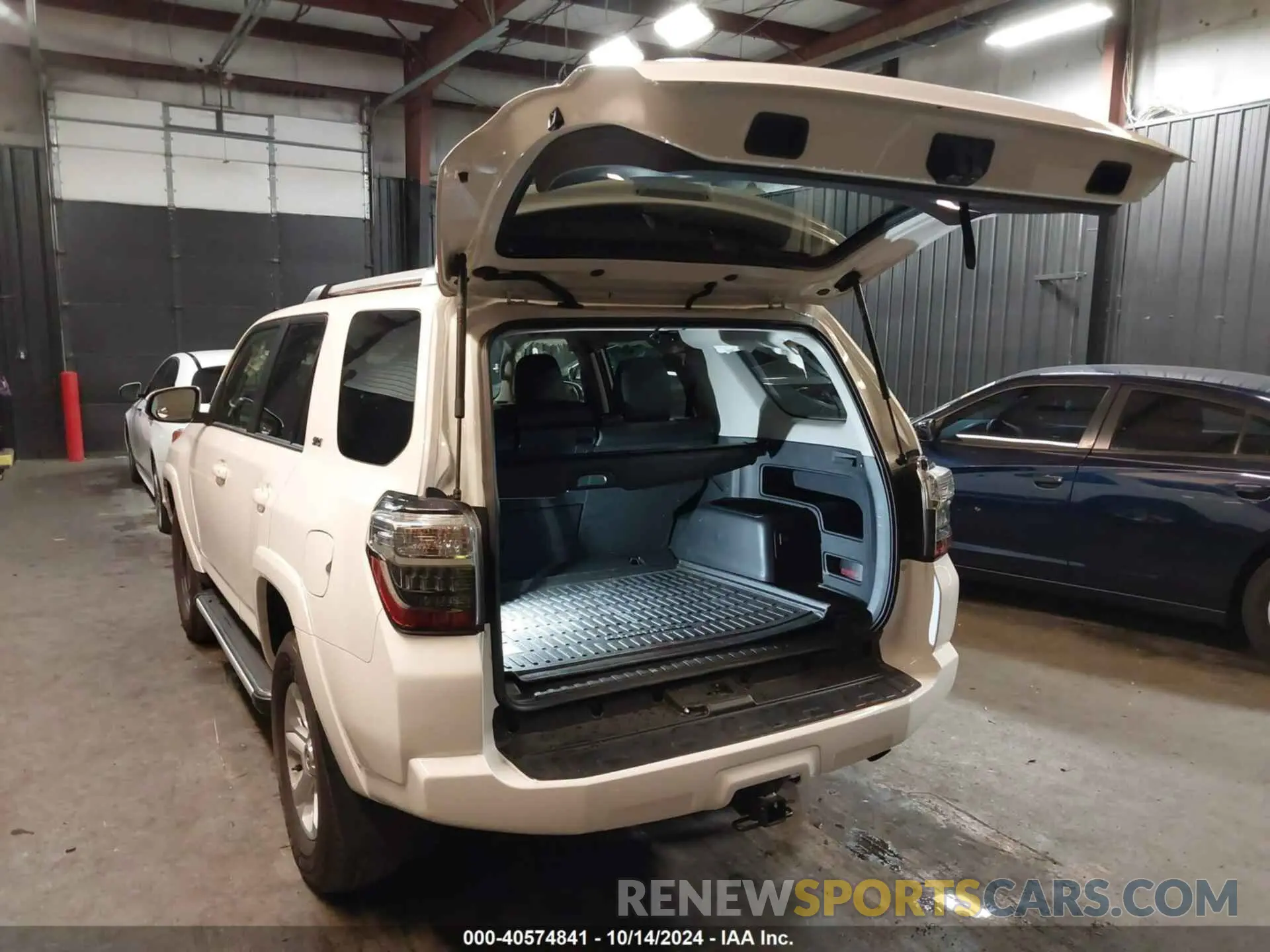 3 Photograph of a damaged car JTENU5JR7N6083964 TOYOTA 4RUNNER 2022