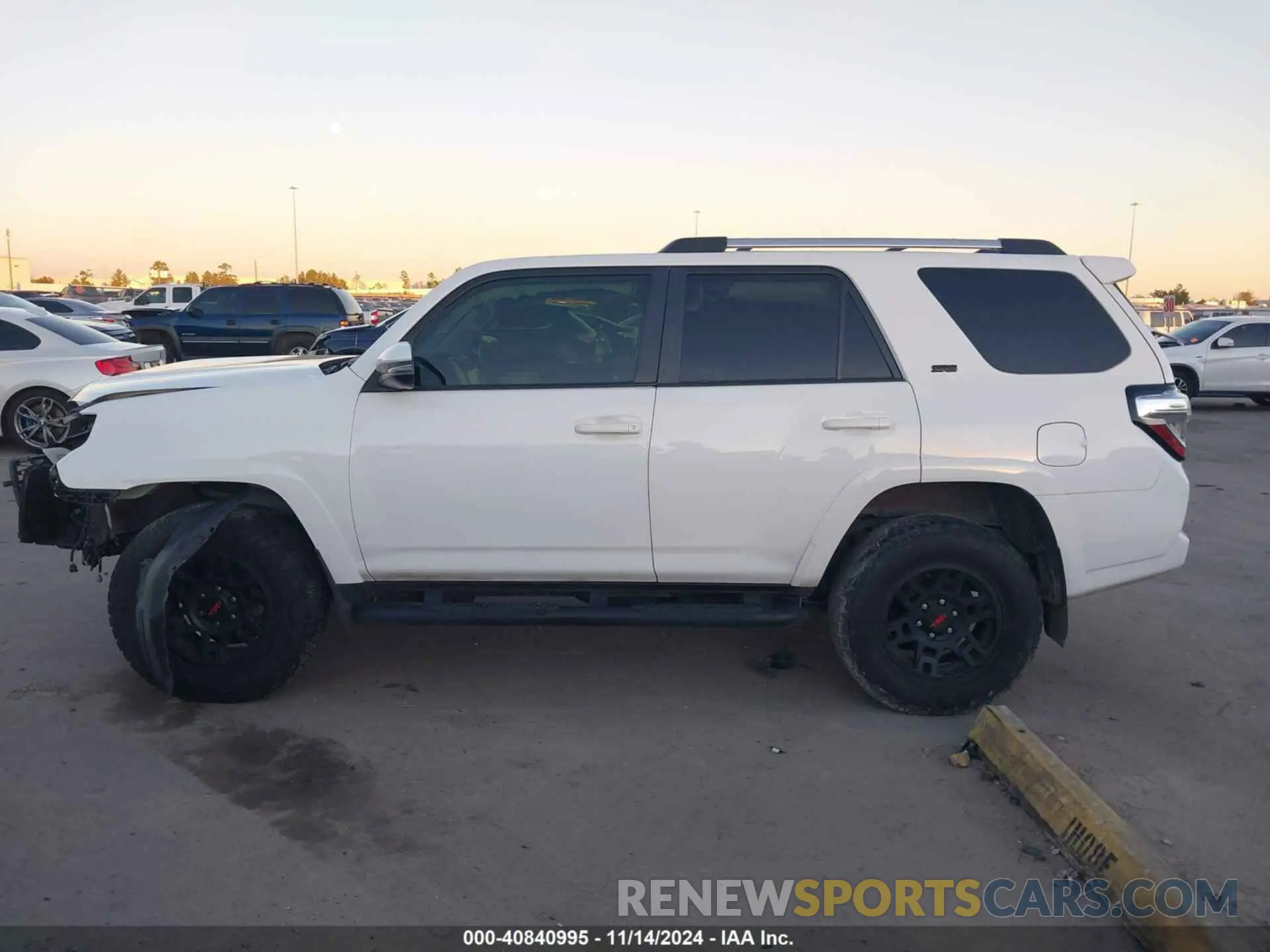 15 Фотография поврежденного автомобиля JTENU5JR9N6067989 TOYOTA 4RUNNER 2022