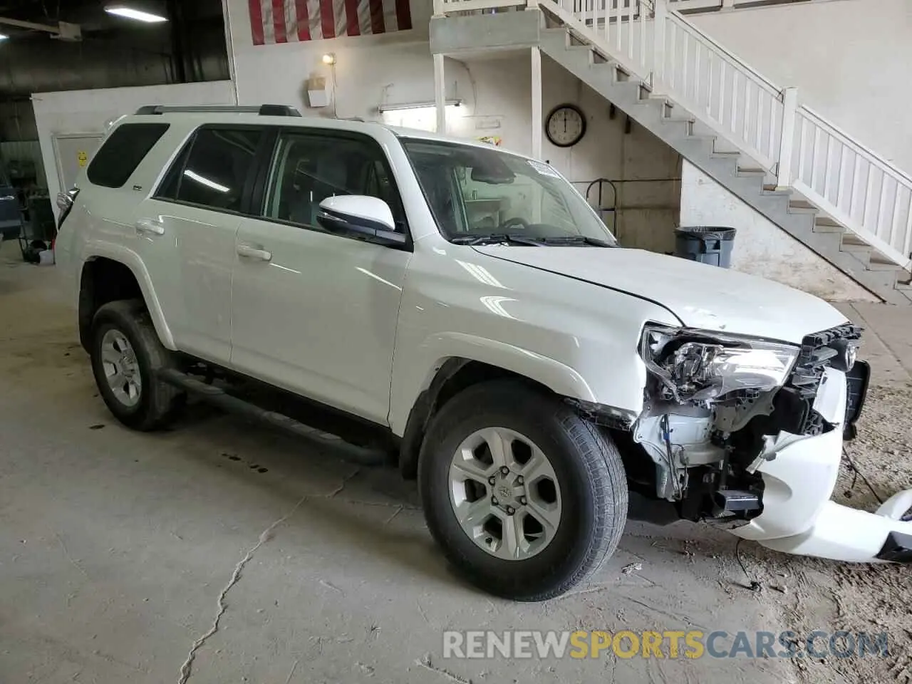 4 Photograph of a damaged car JTENU5JRXN5979777 TOYOTA 4RUNNER 2022