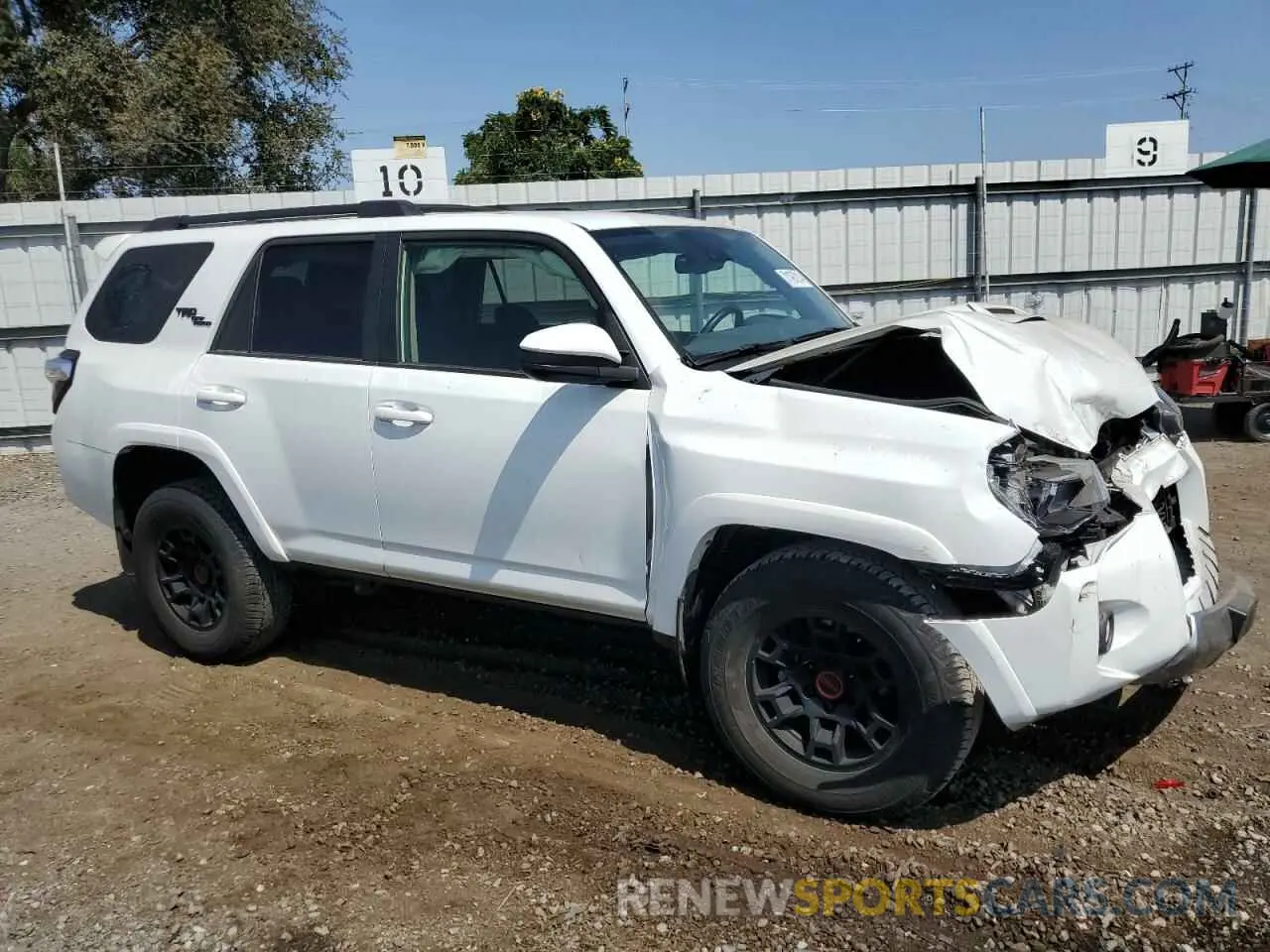4 Photograph of a damaged car JTEPU5JR0N6006846 TOYOTA 4RUNNER 2022