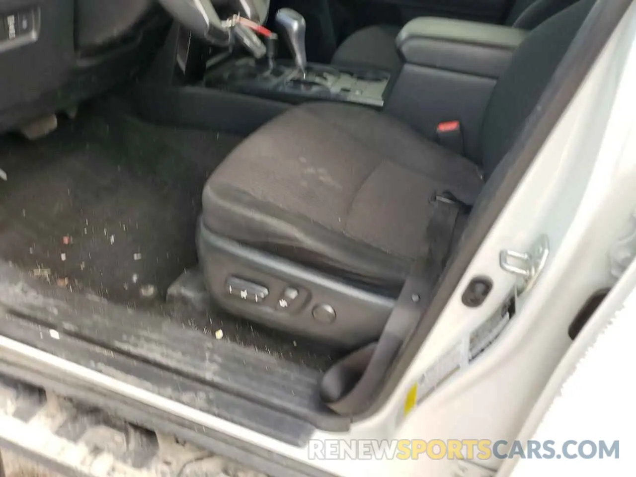 7 Photograph of a damaged car JTEPU5JR1N6016088 TOYOTA 4RUNNER 2022