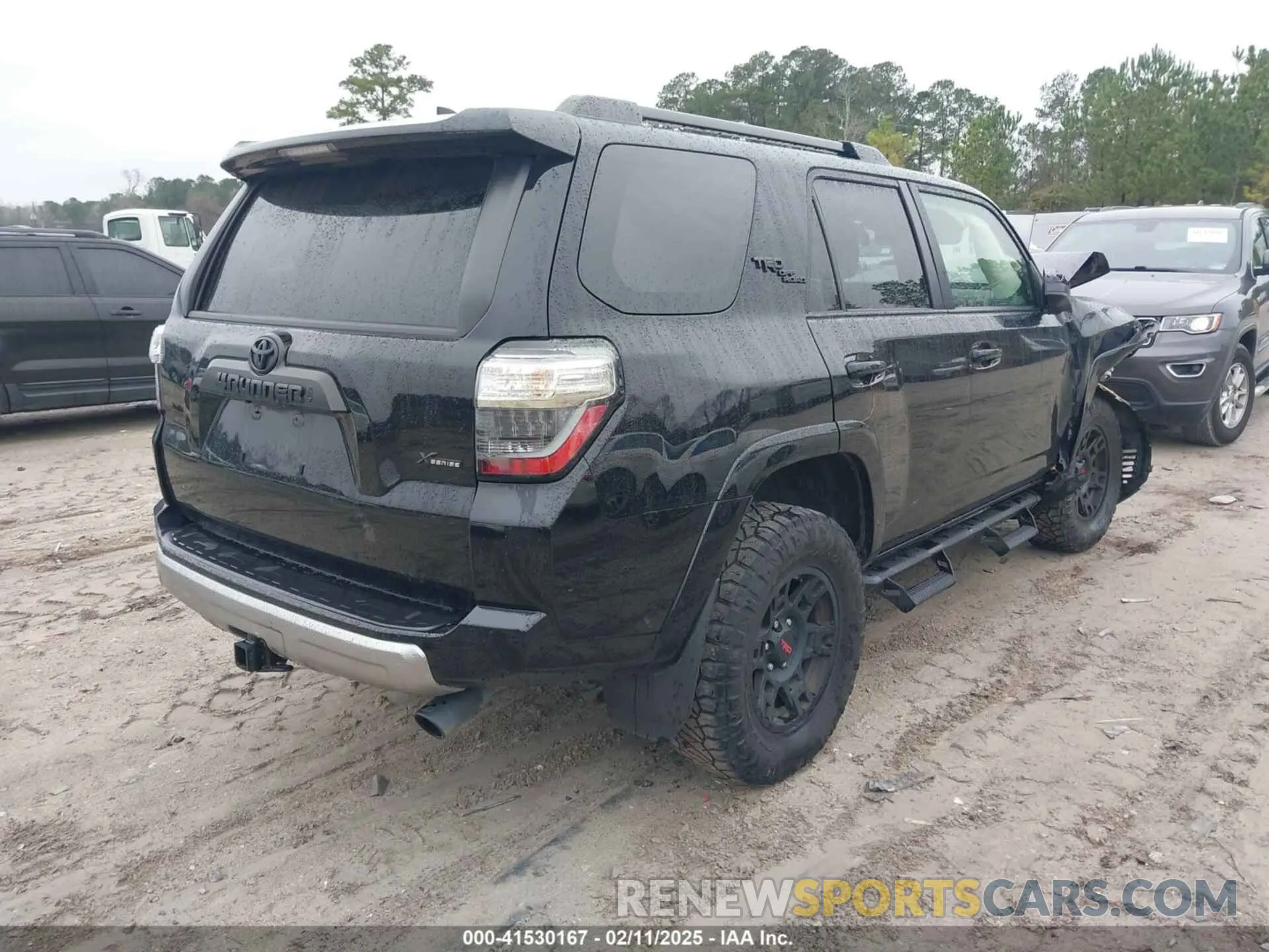 4 Photograph of a damaged car JTEPU5JR1N6037734 TOYOTA 4RUNNER 2022