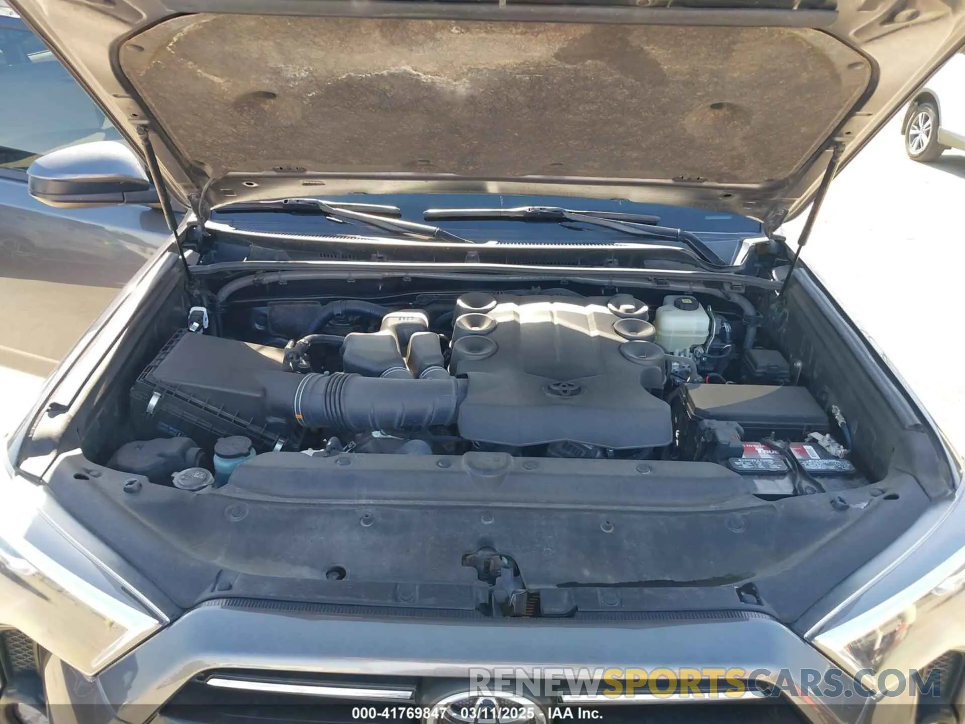 10 Photograph of a damaged car JTEPU5JR4N6020930 TOYOTA 4RUNNER 2022