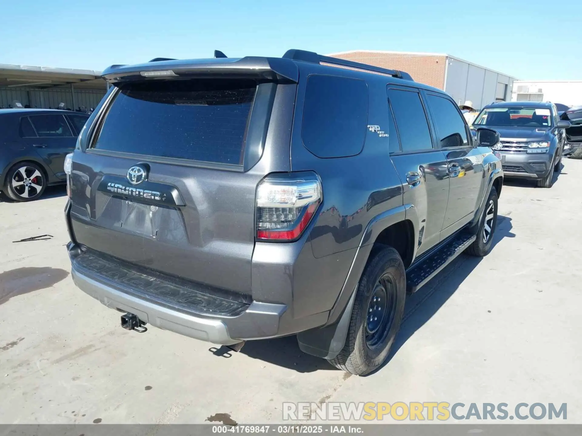 4 Photograph of a damaged car JTEPU5JR4N6020930 TOYOTA 4RUNNER 2022