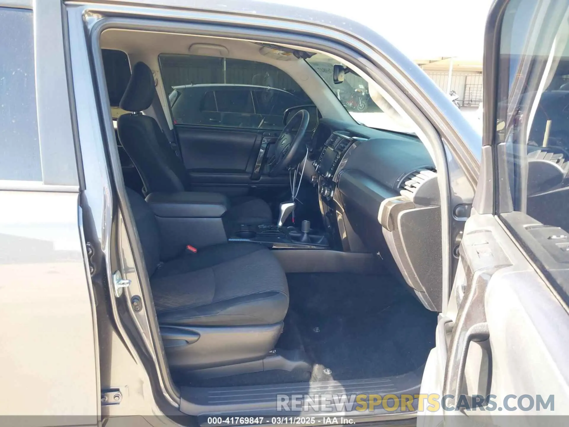 5 Photograph of a damaged car JTEPU5JR4N6020930 TOYOTA 4RUNNER 2022