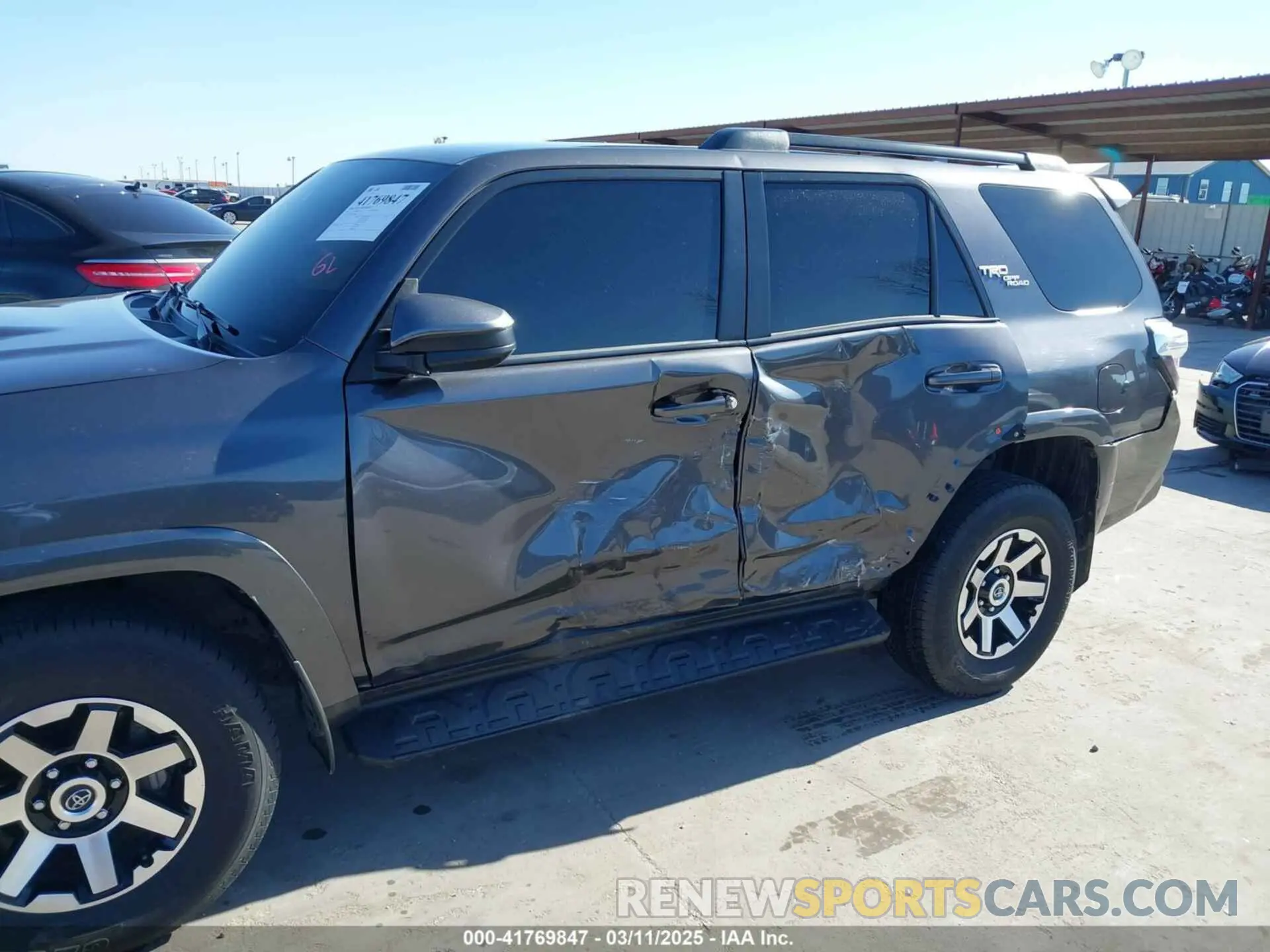 6 Photograph of a damaged car JTEPU5JR4N6020930 TOYOTA 4RUNNER 2022