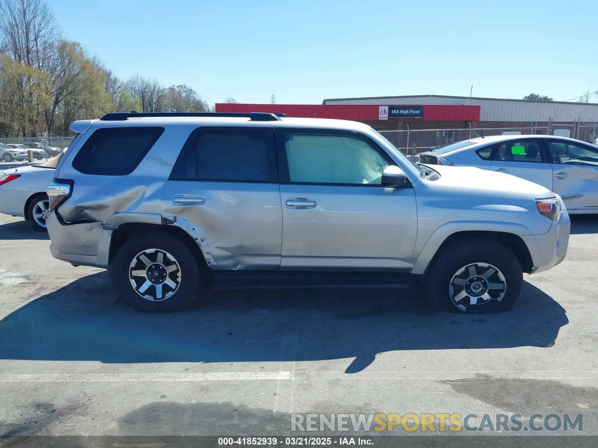 12 Photograph of a damaged car JTEPU5JR4N6023357 TOYOTA 4RUNNER 2022